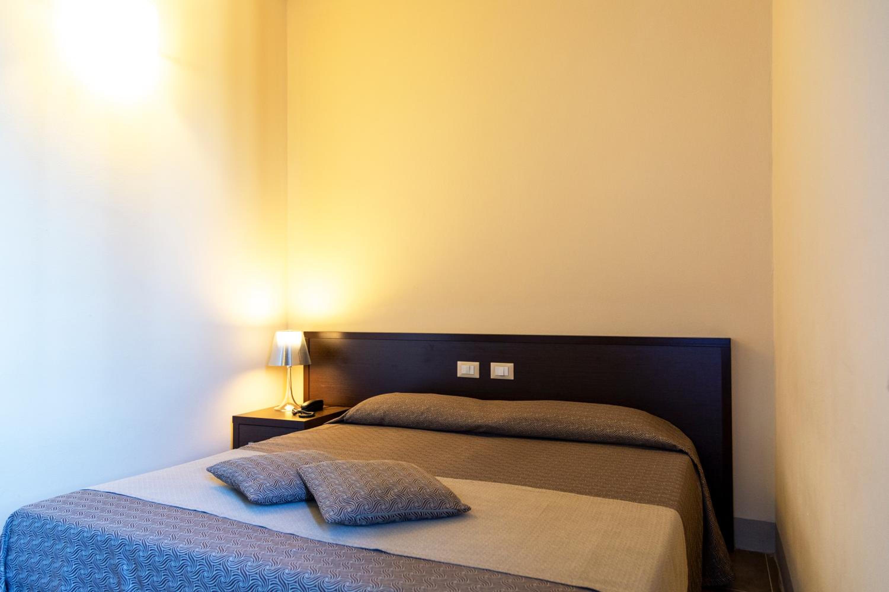 Classic Double or Twin Room - Photo 12