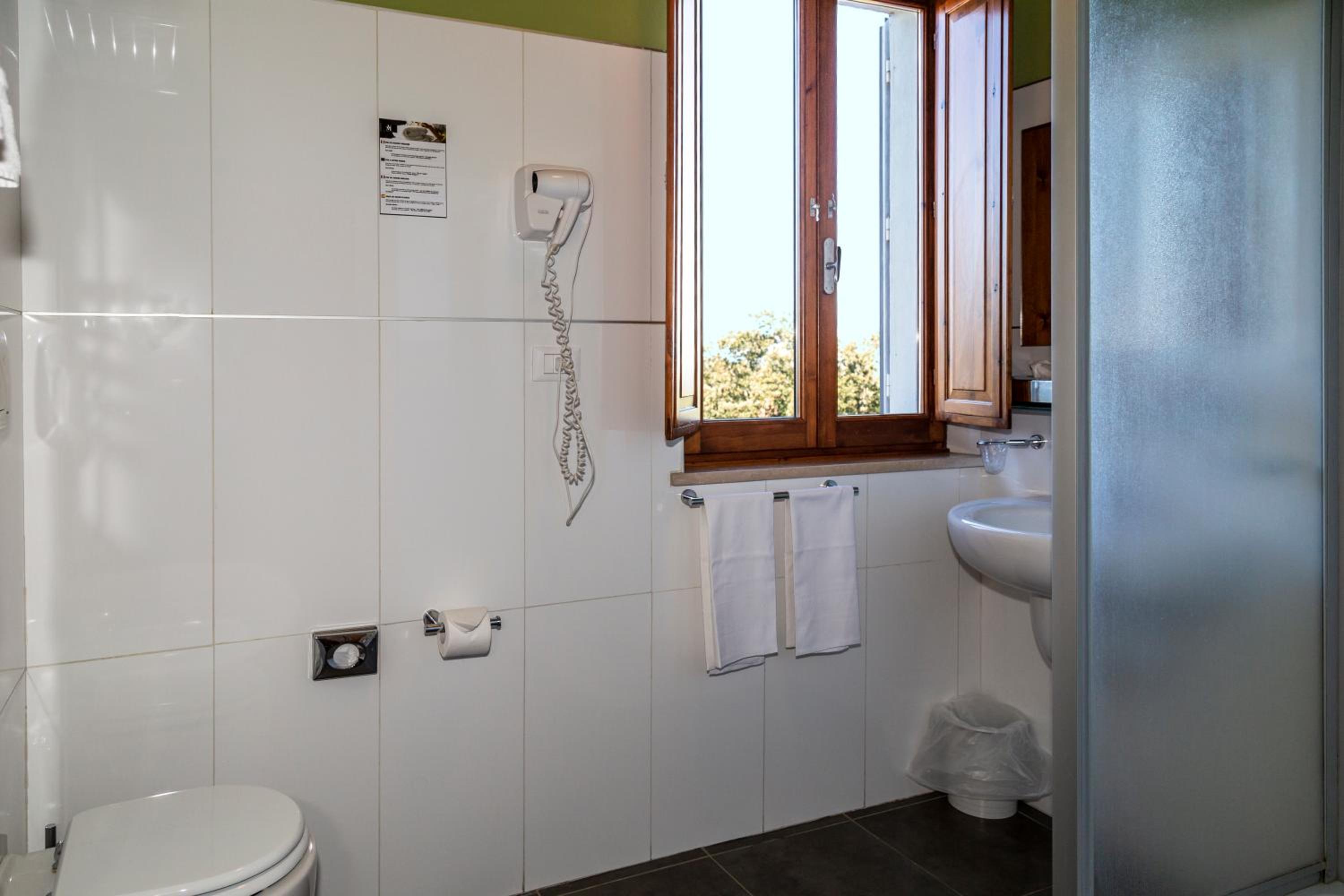 Classic Double or Twin Room - Photo 9