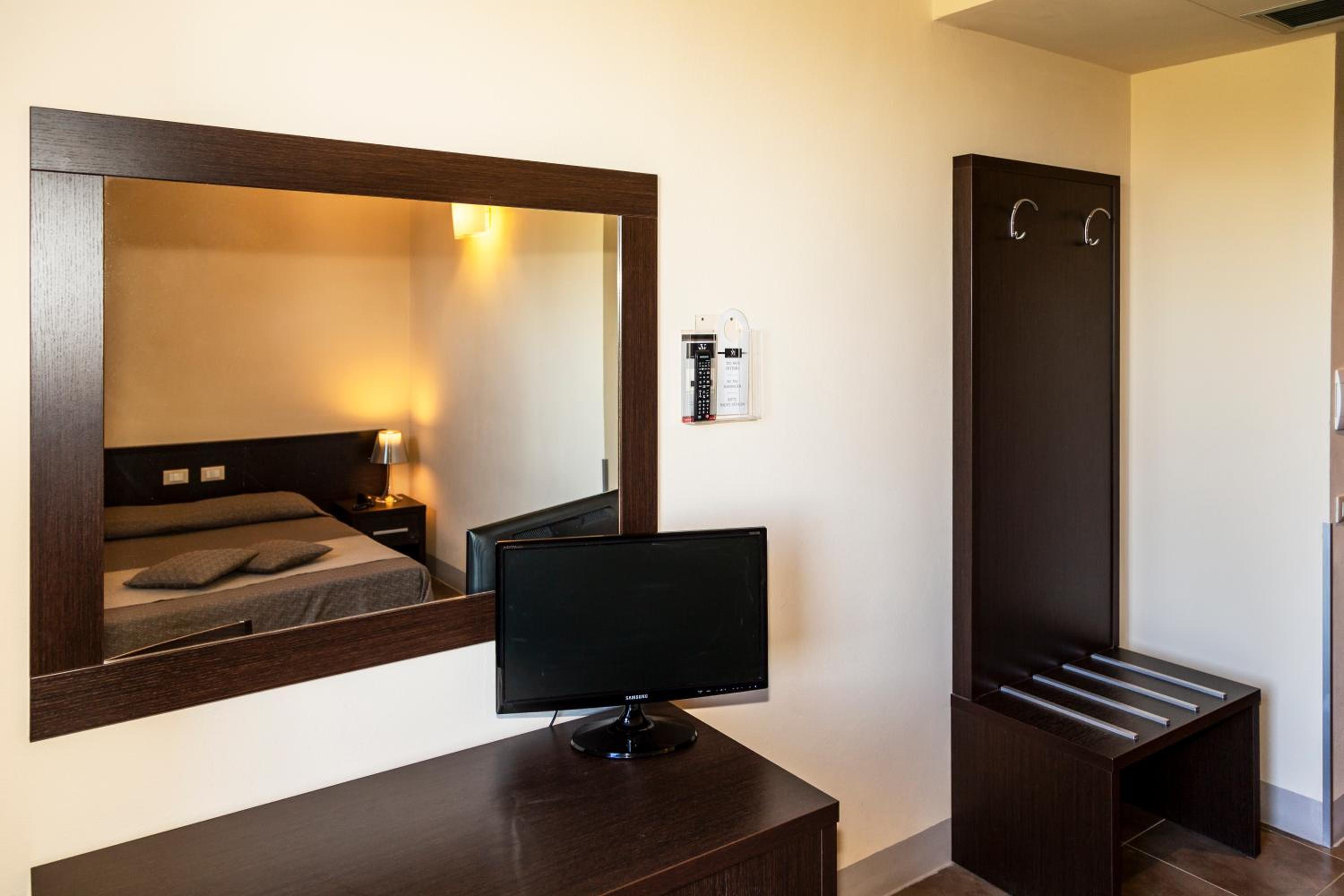 Classic Double or Twin Room - Photo 4