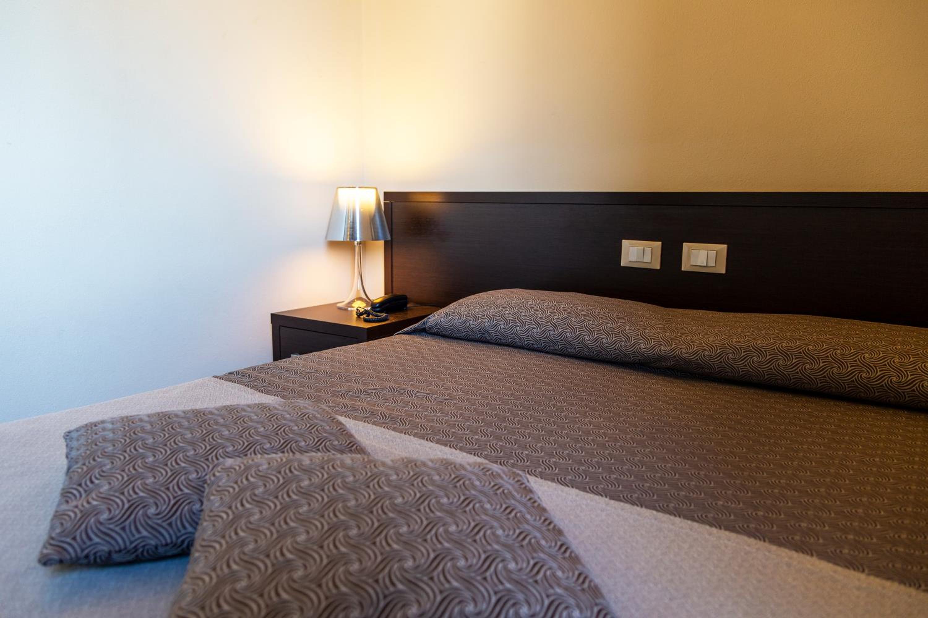 Classic Double or Twin Room - Photo 6