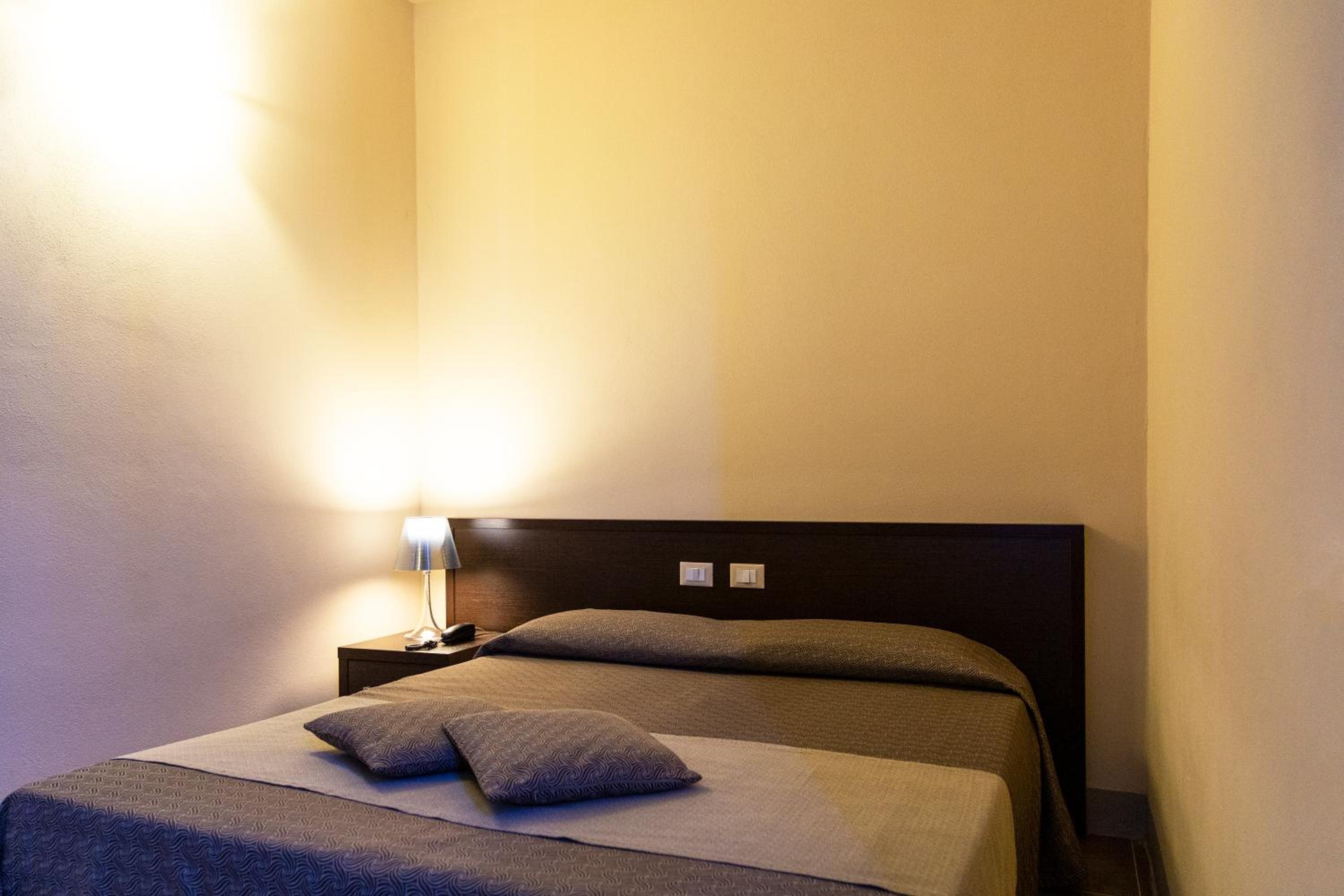Classic Double or Twin Room - Photo 8