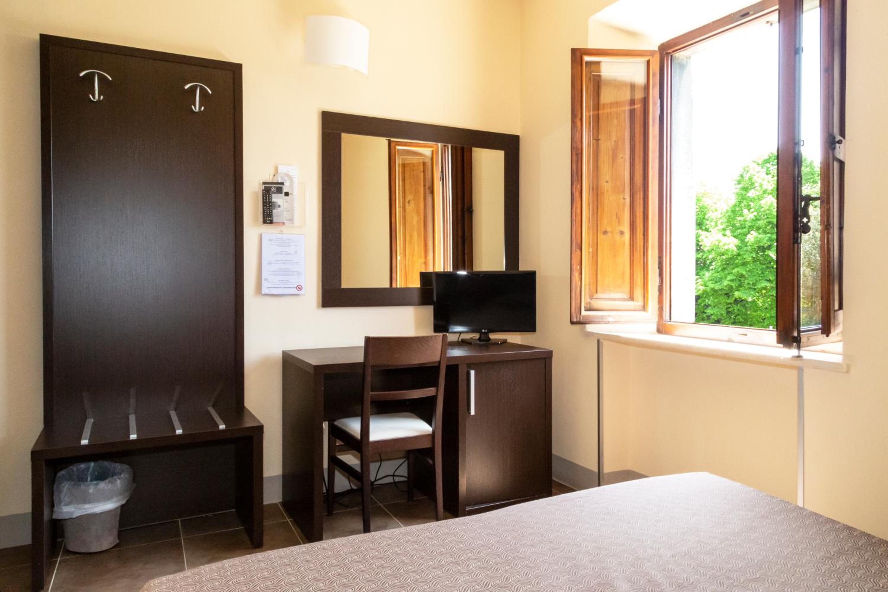 Classic Double or Twin Room - Photo 11