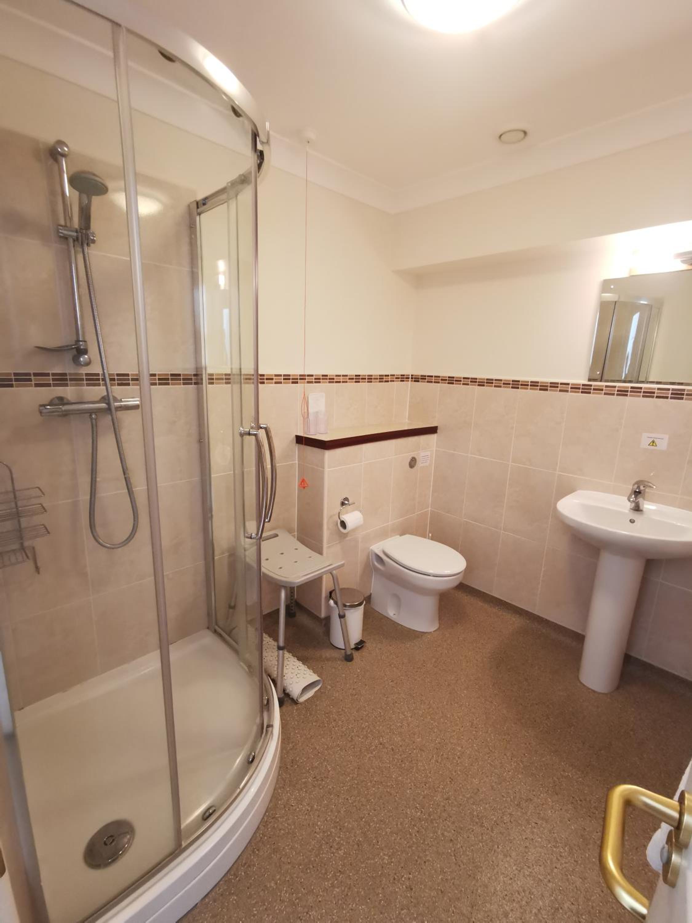 Standard Double Room - Photo 4