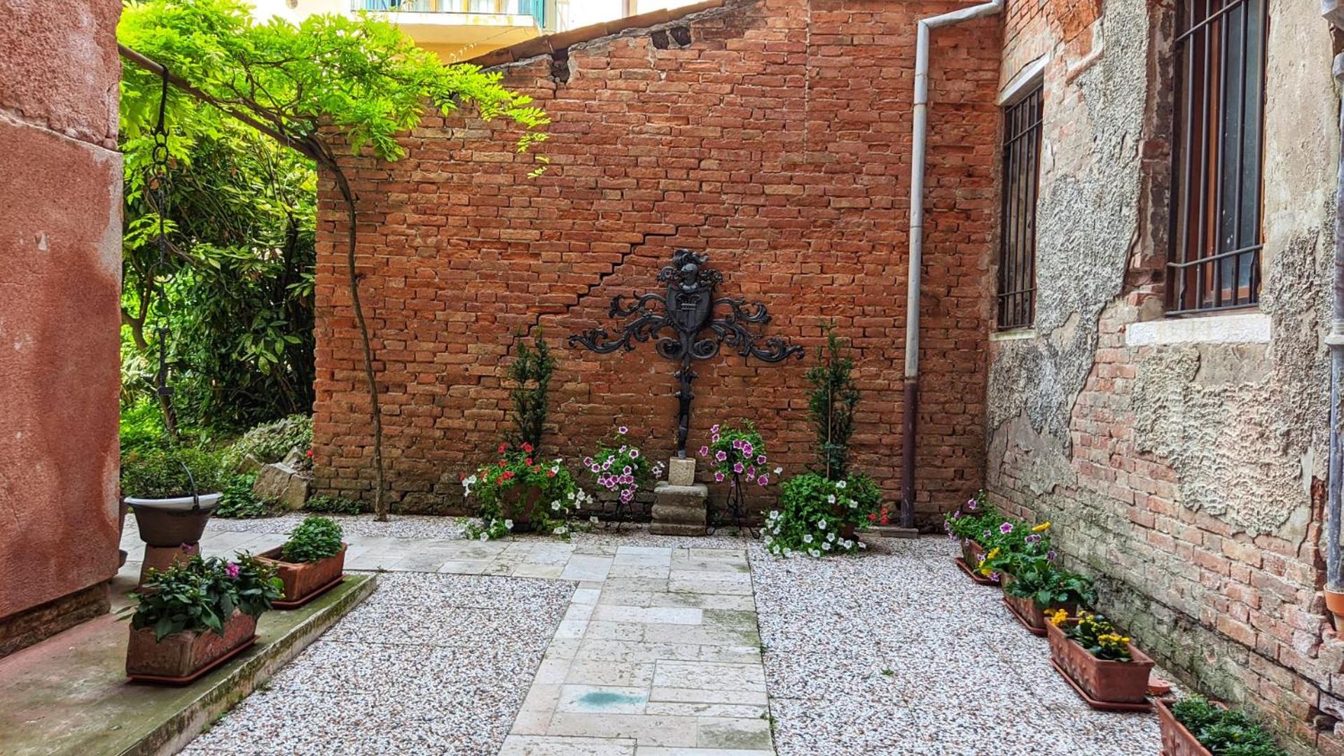Double Room with Private External Bathroom photo 3
