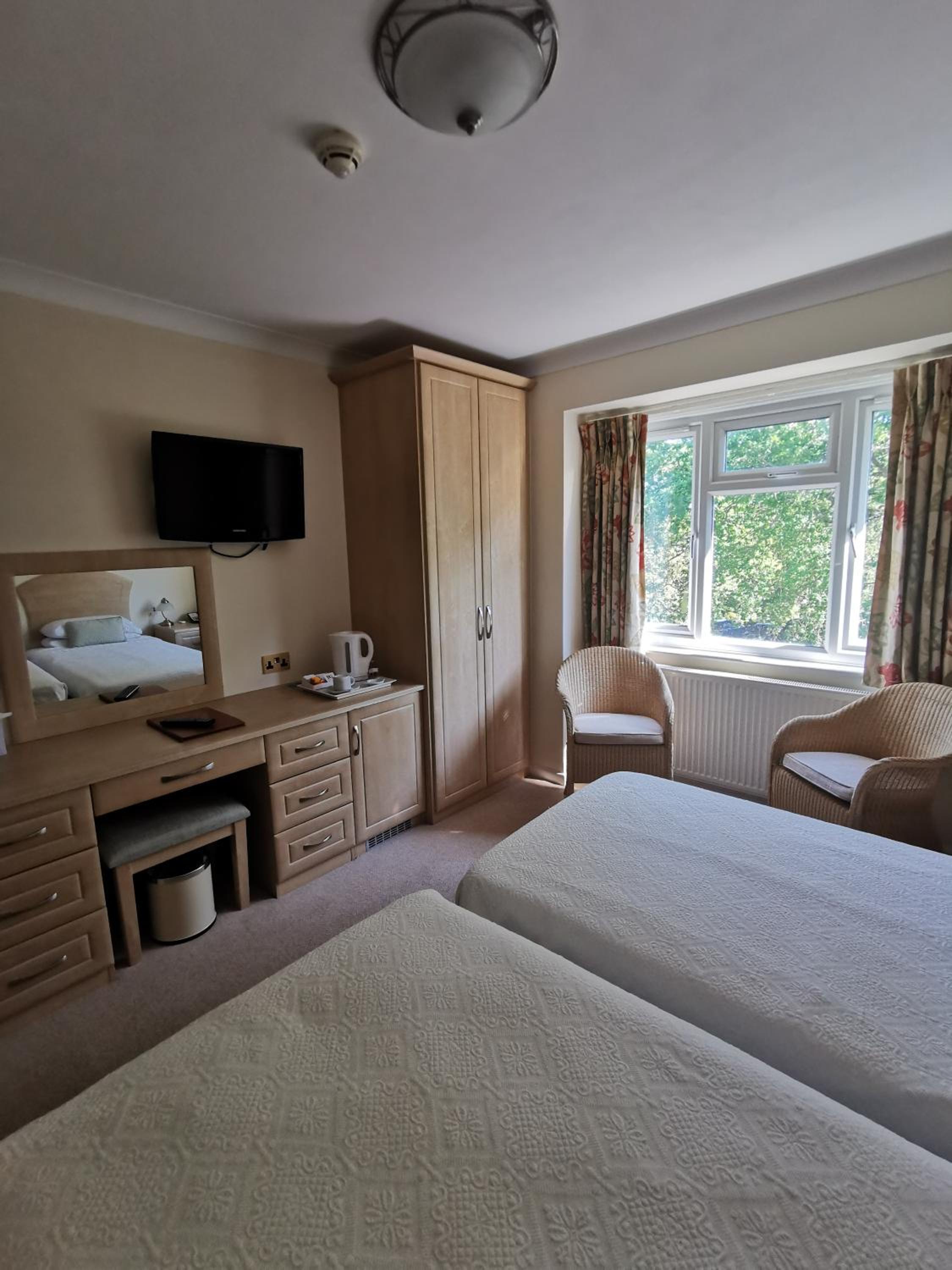 Standard Twin Room - Photo 5