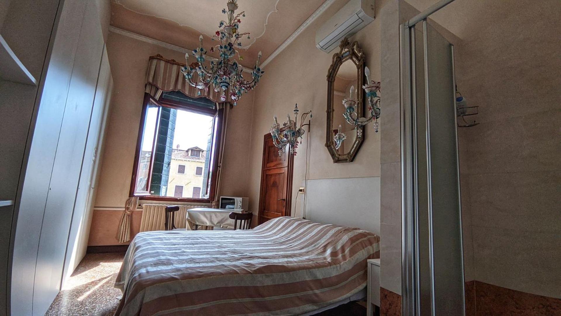 Double Room with Private External Bathroom photo 1