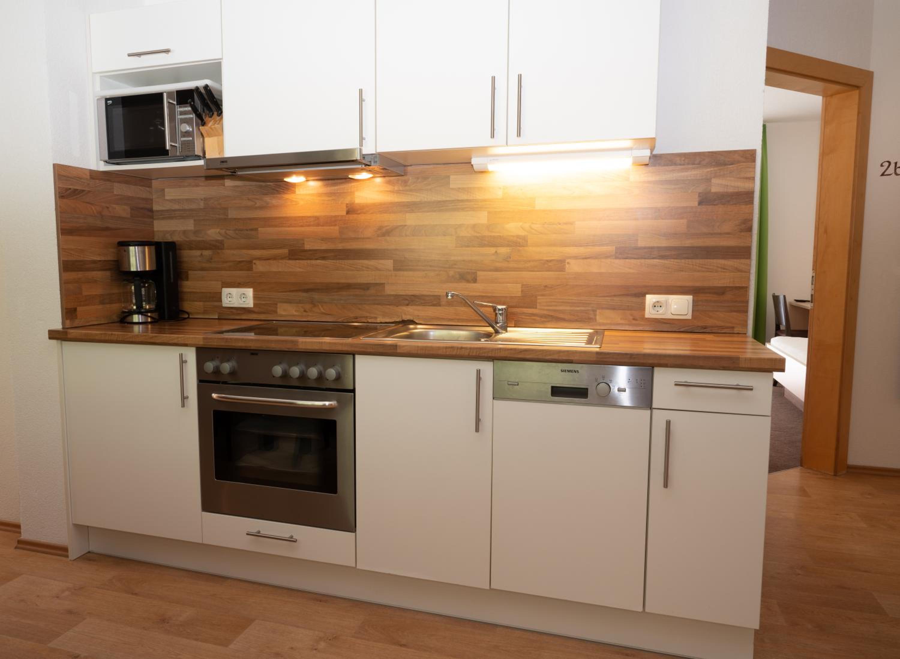  Three-Bedroom Apartment with Private Terrace  - Photo 3
