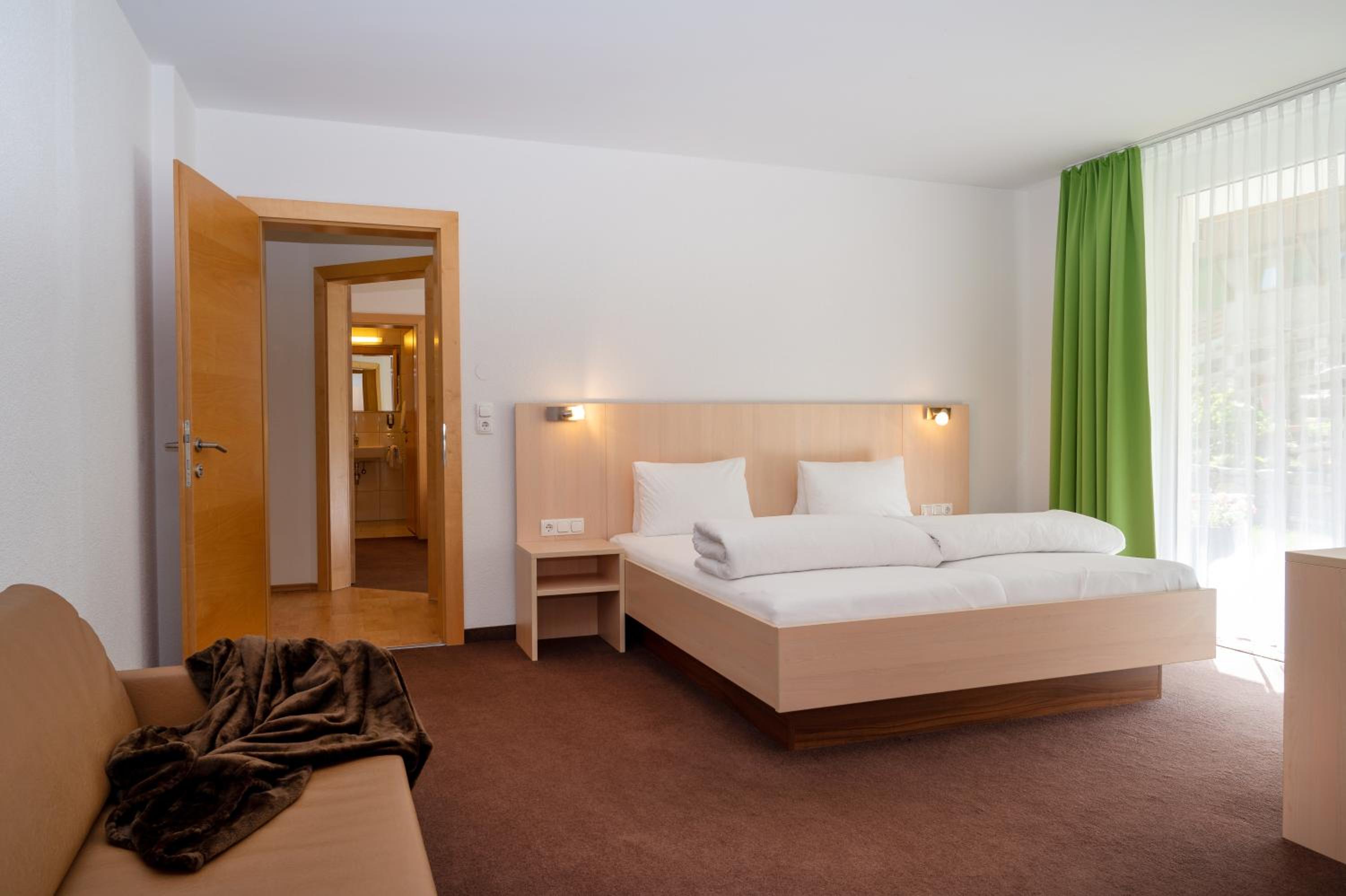  Three-Bedroom Apartment with Private Terrace  - Photo 7