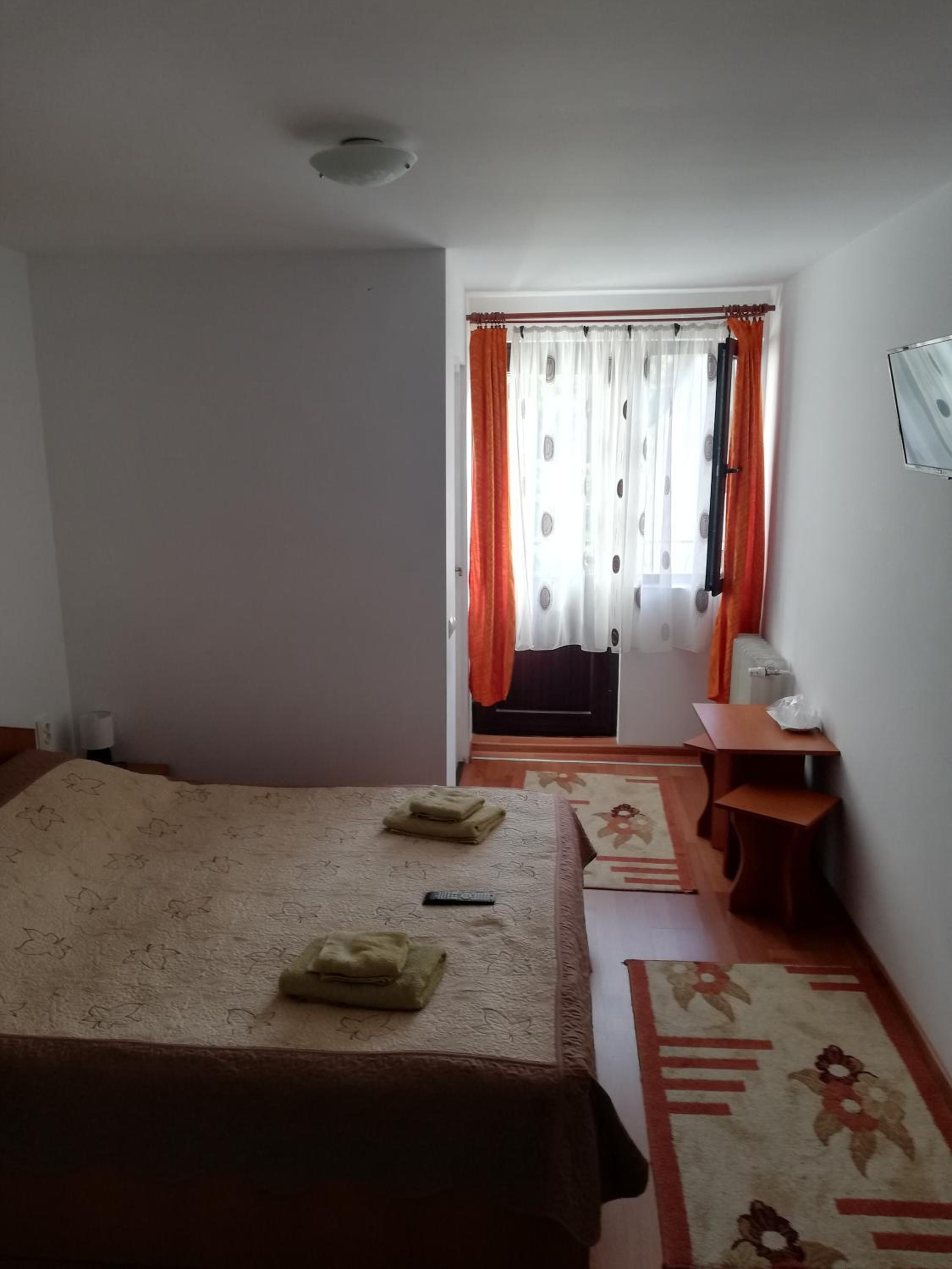 Standard King Room - Photo 17