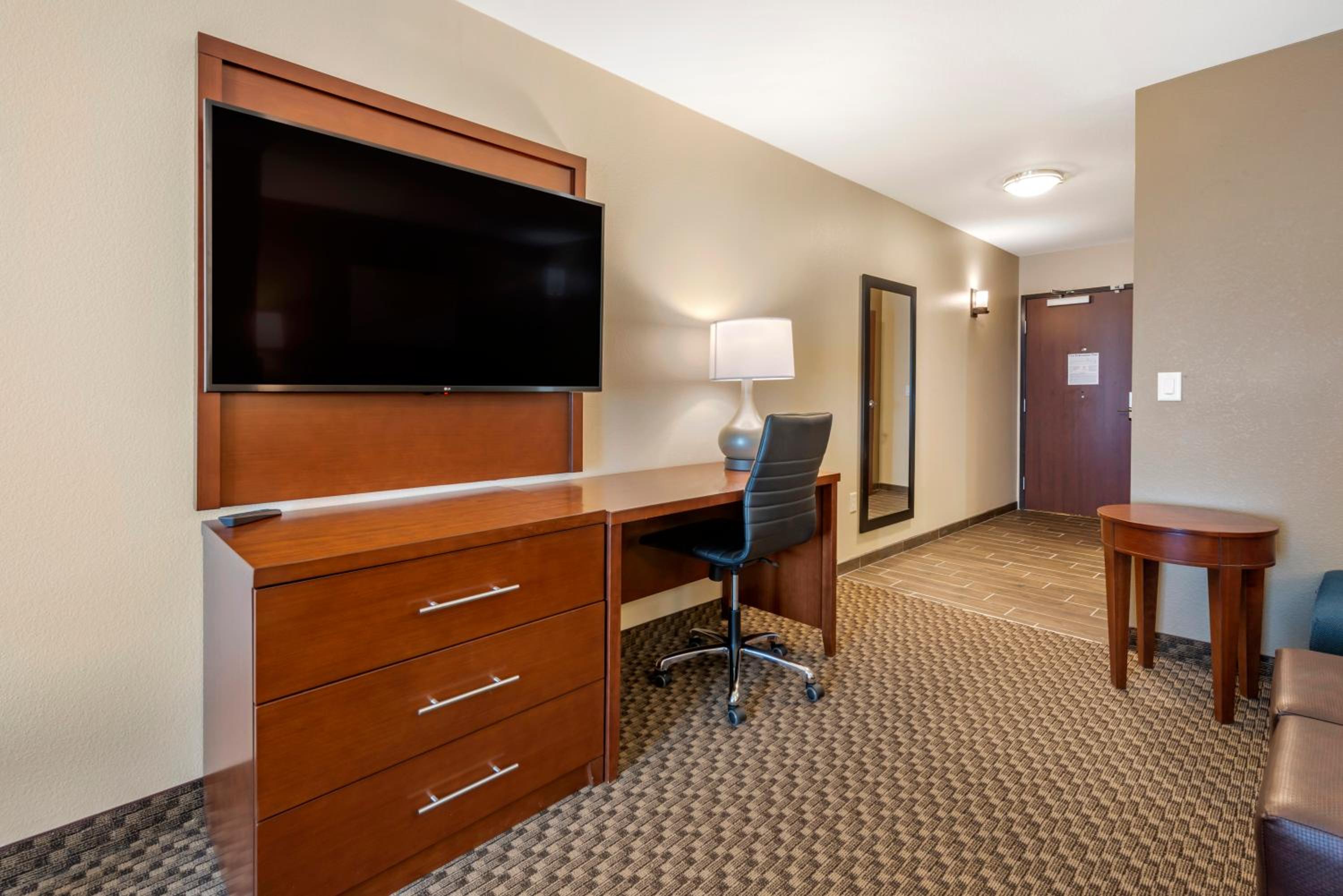King Suite - Accessible/Non-Smoking - Photo 2