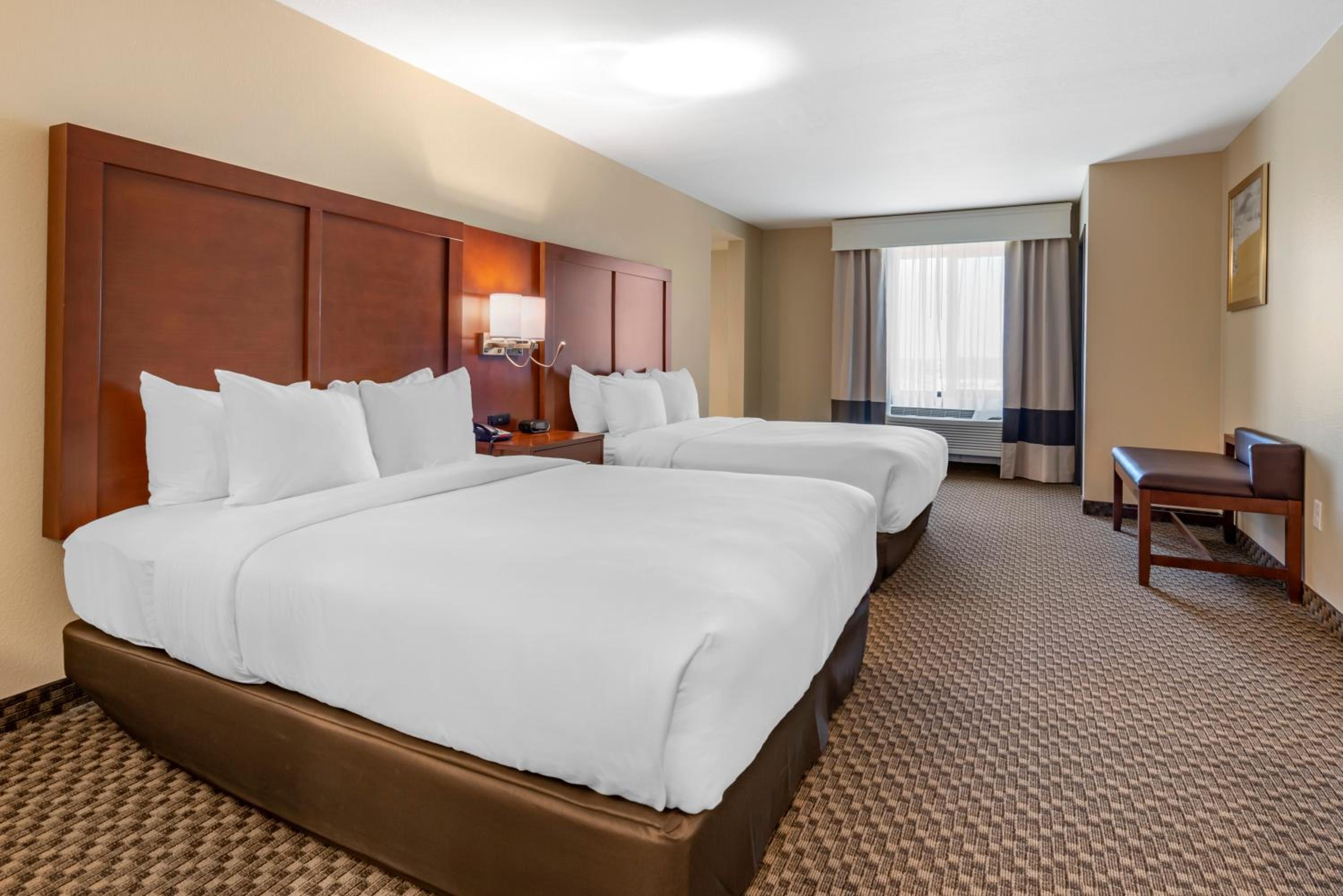 Queen Room with Two Queen Beds - Accessible/Non-Smoking  - Photo 6