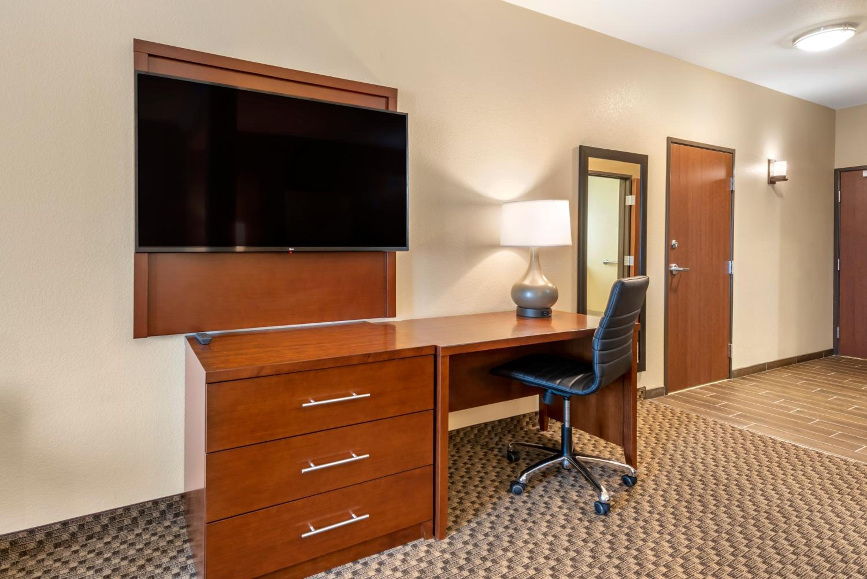 King Suite - Accessible/Non-Smoking - Photo 2