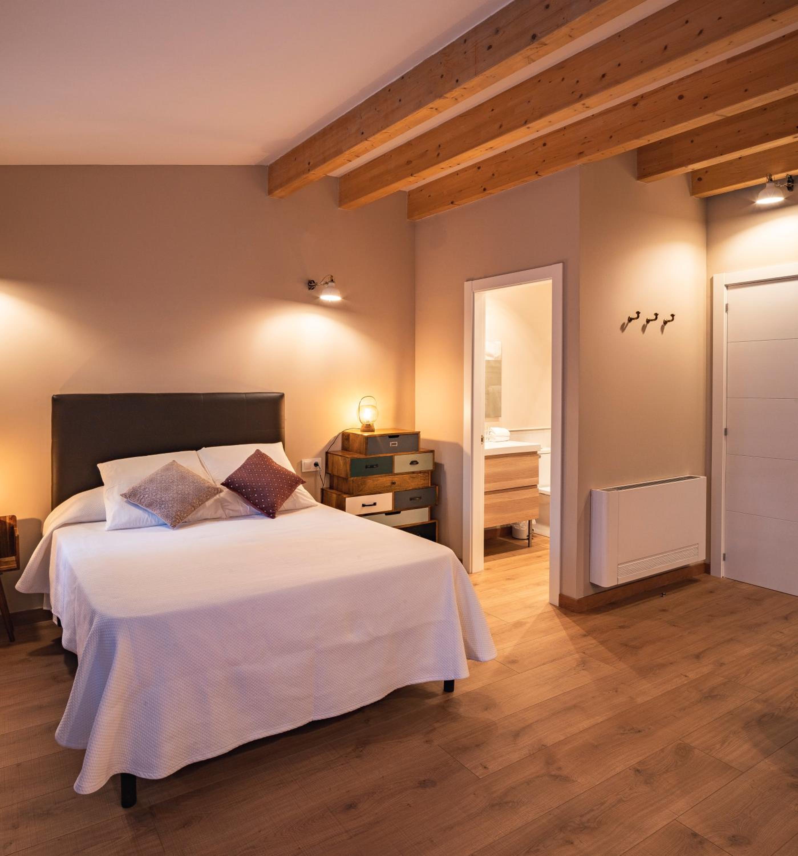 One-Bedroom Apartment - Photo 1