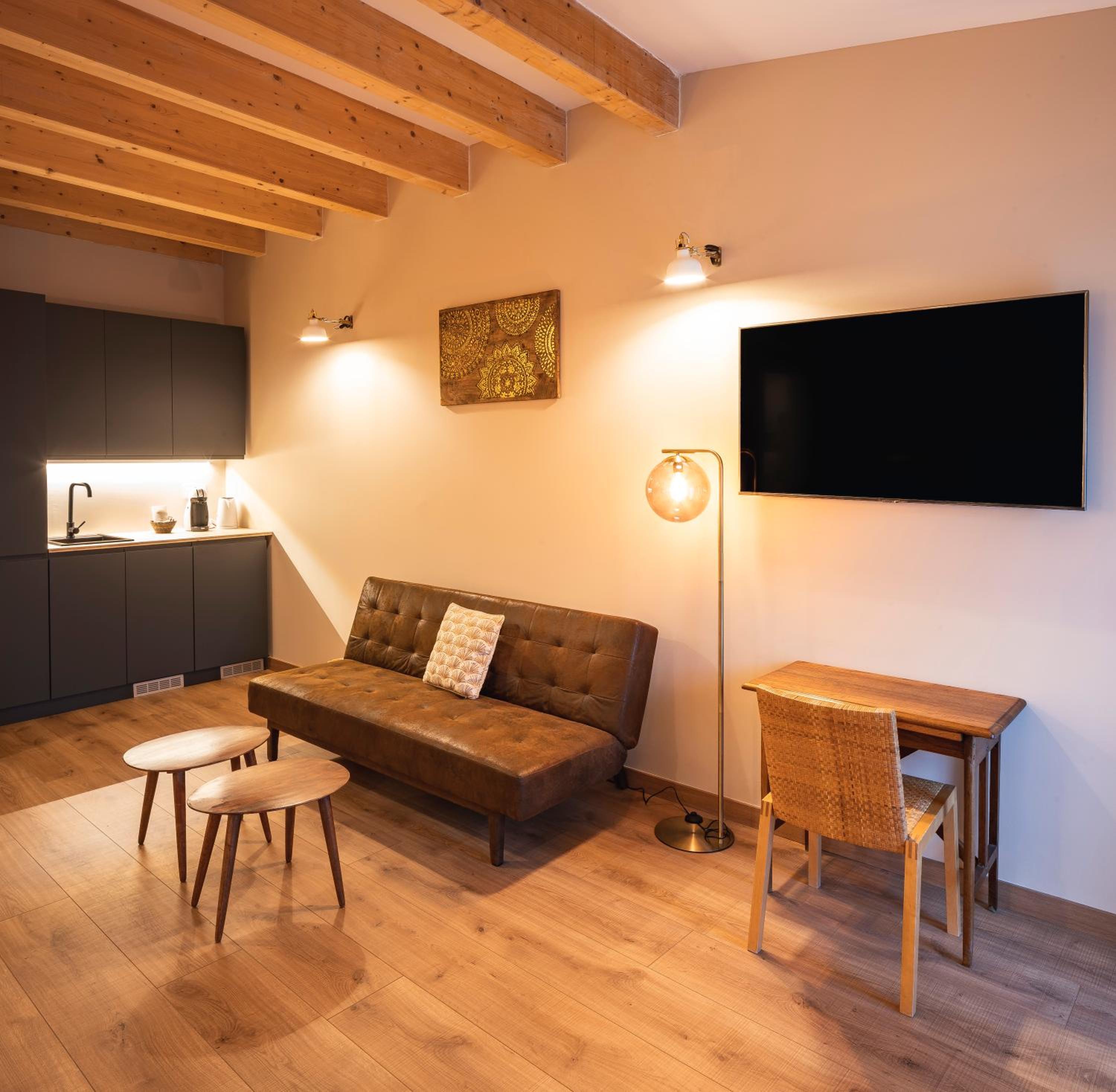 One-Bedroom Apartment - Photo 8