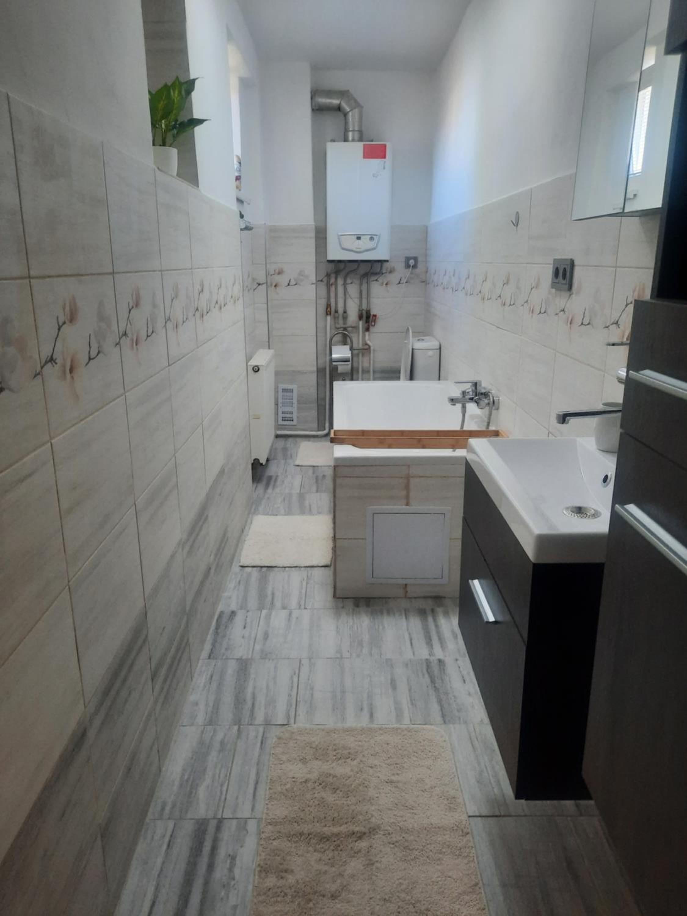 One-Bedroom Apartment - Photo 6
