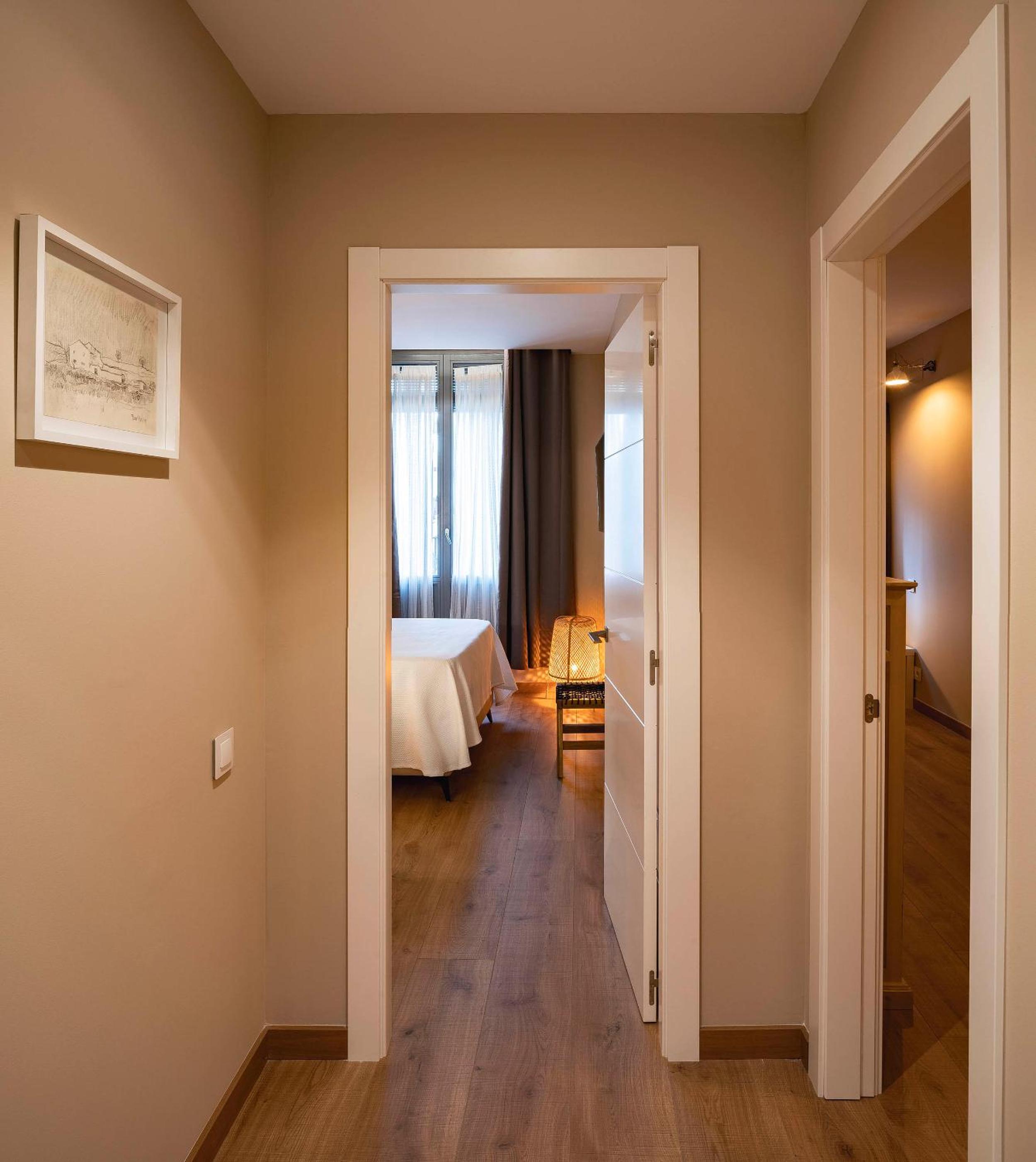 One-Bedroom Apartment - Photo 4