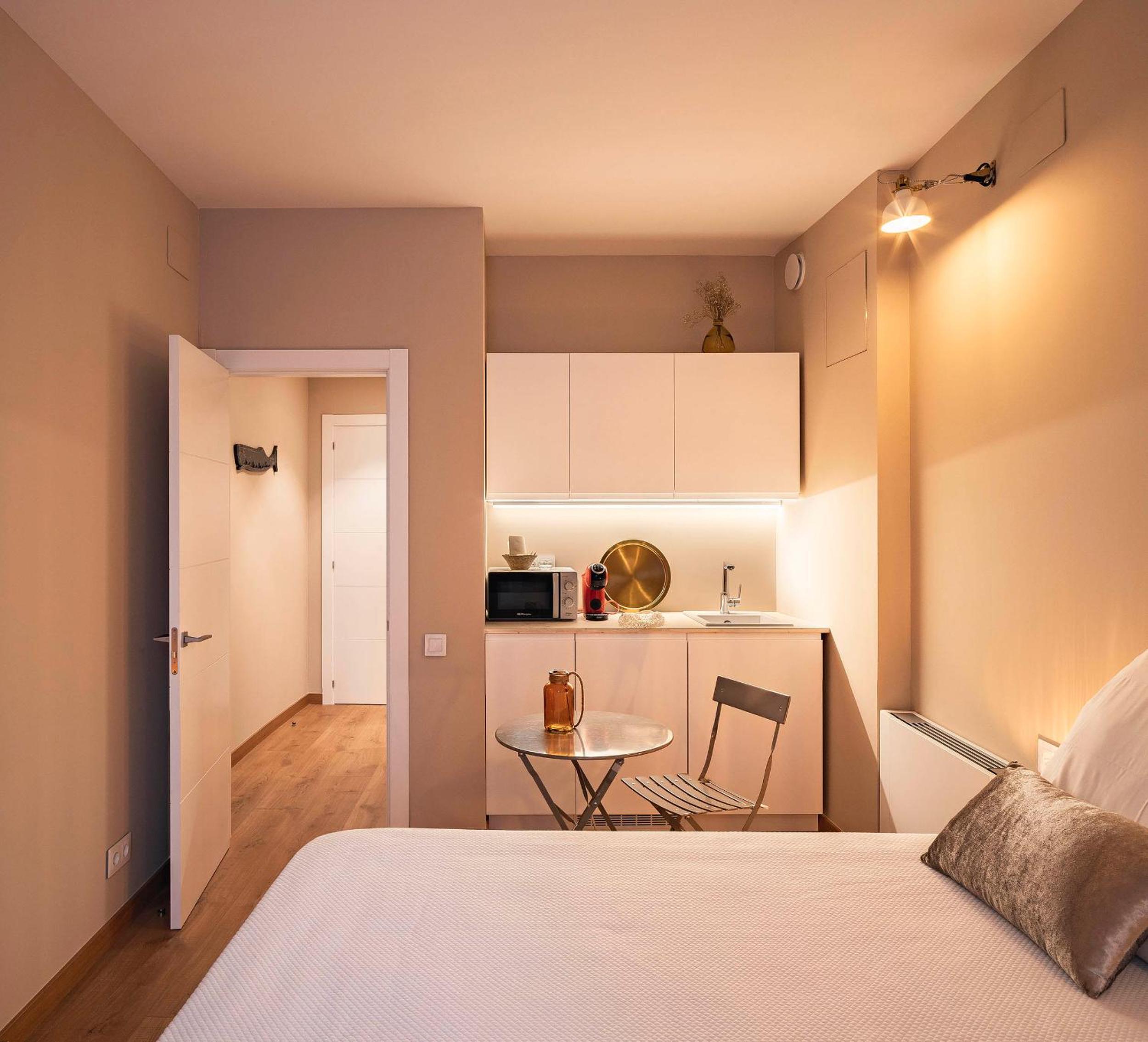 One-Bedroom Apartment - Photo 3