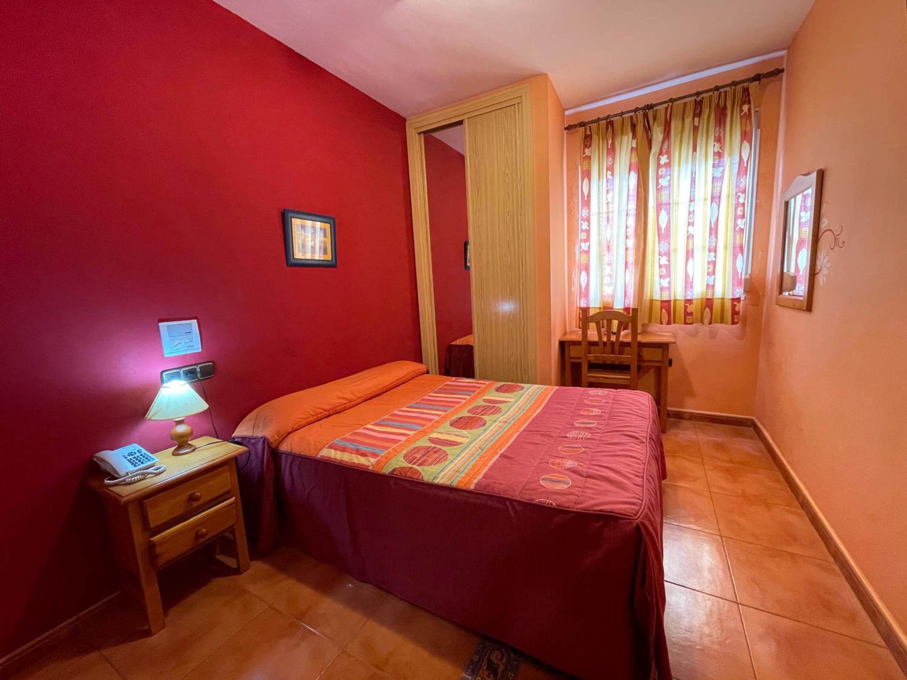 Double or Twin Room - Photo 4