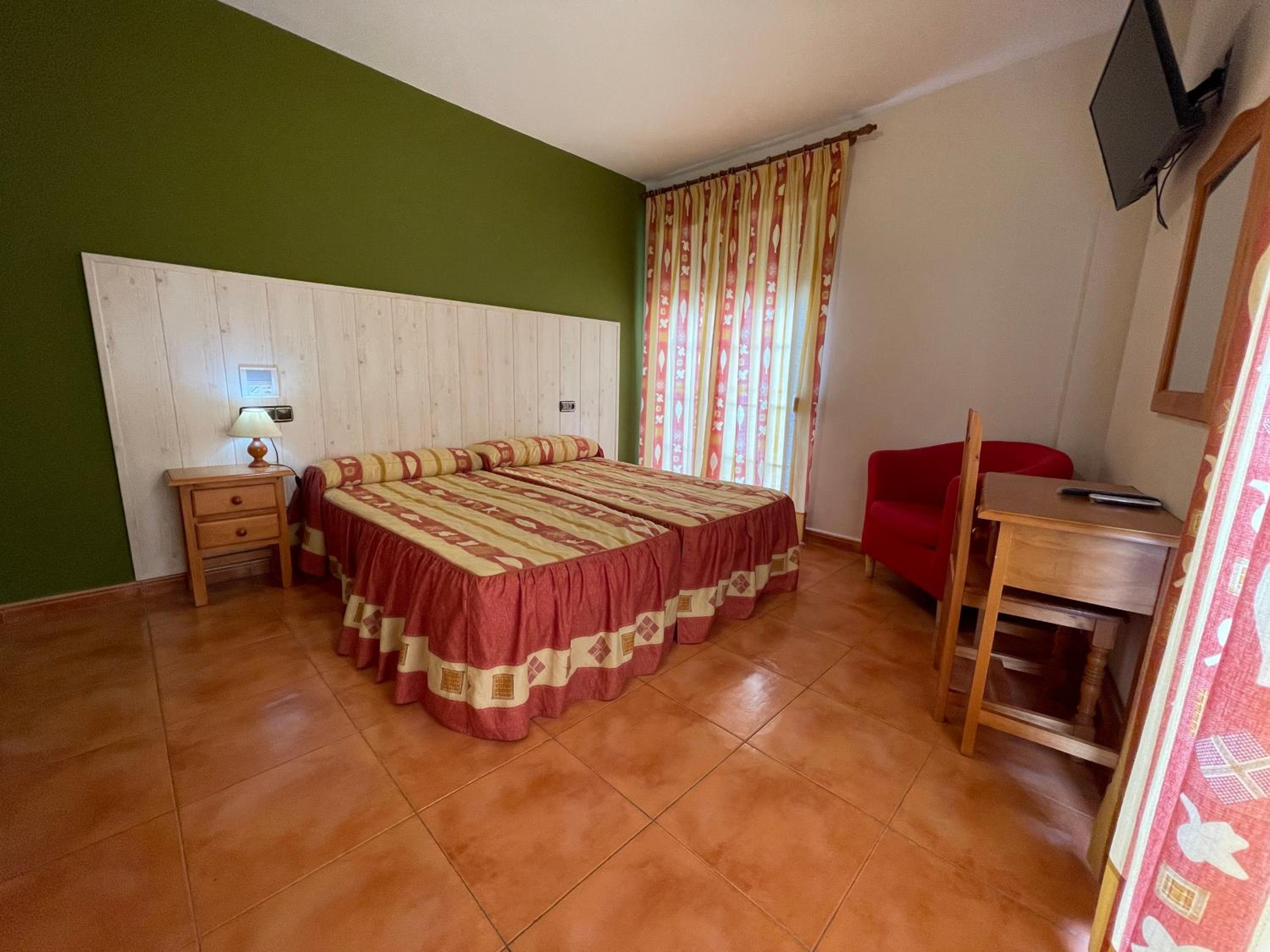 Double or Twin Room - Photo 13