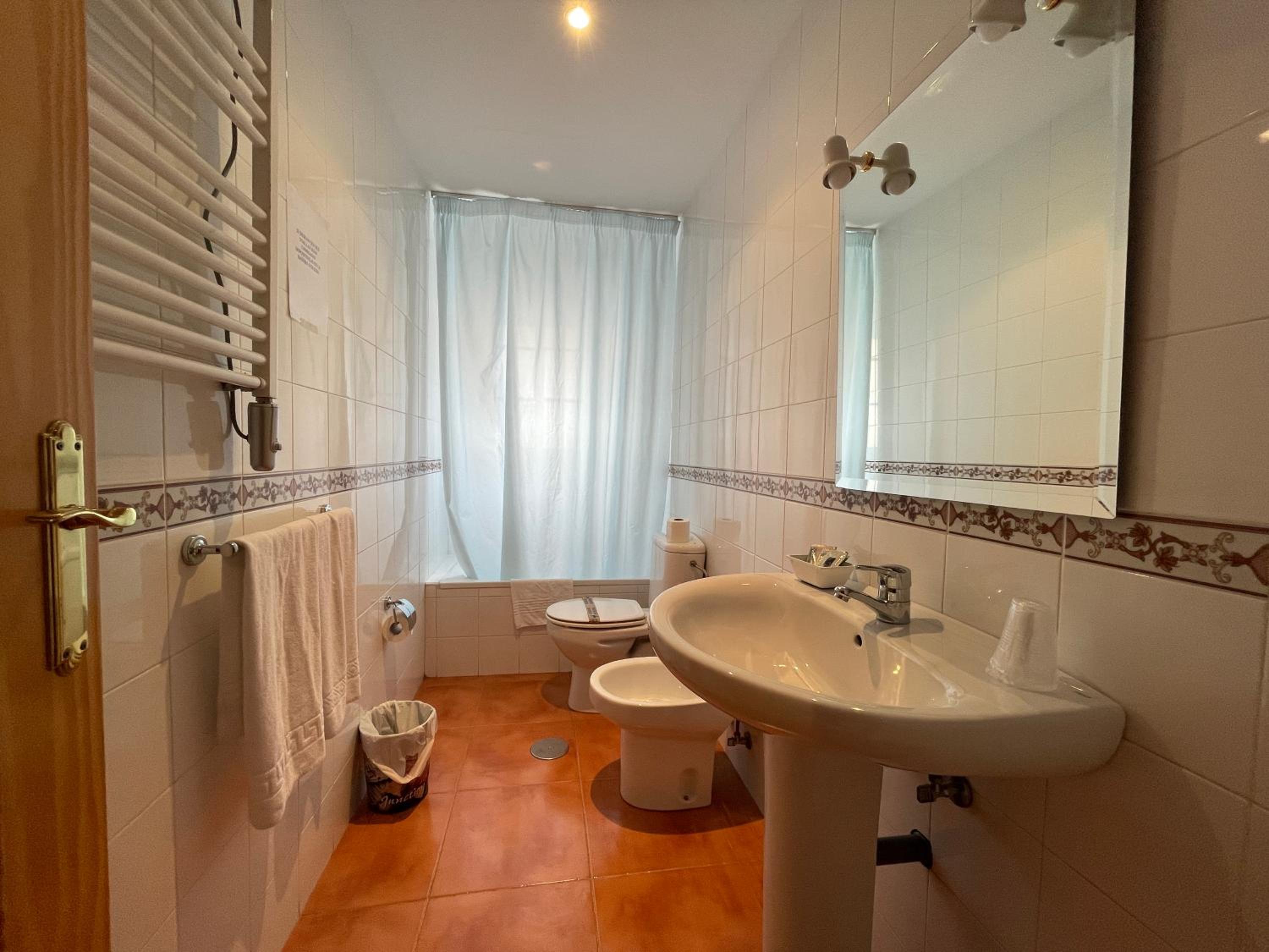 Triple Room - Photo 7