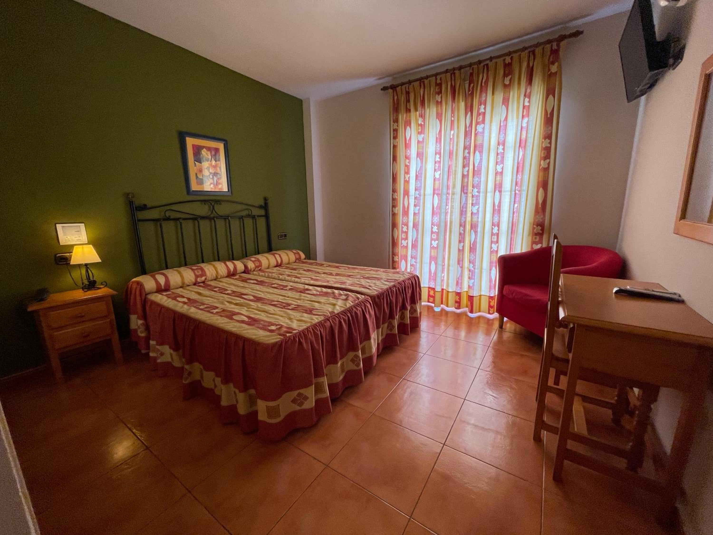 Double or Twin Room - Photo 10