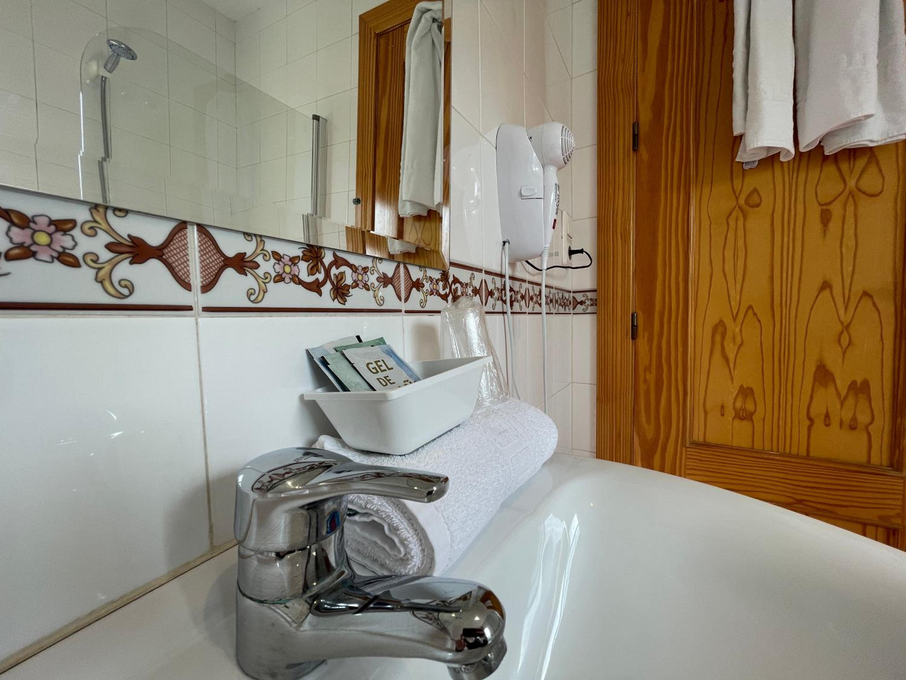 Triple Room - Photo 8