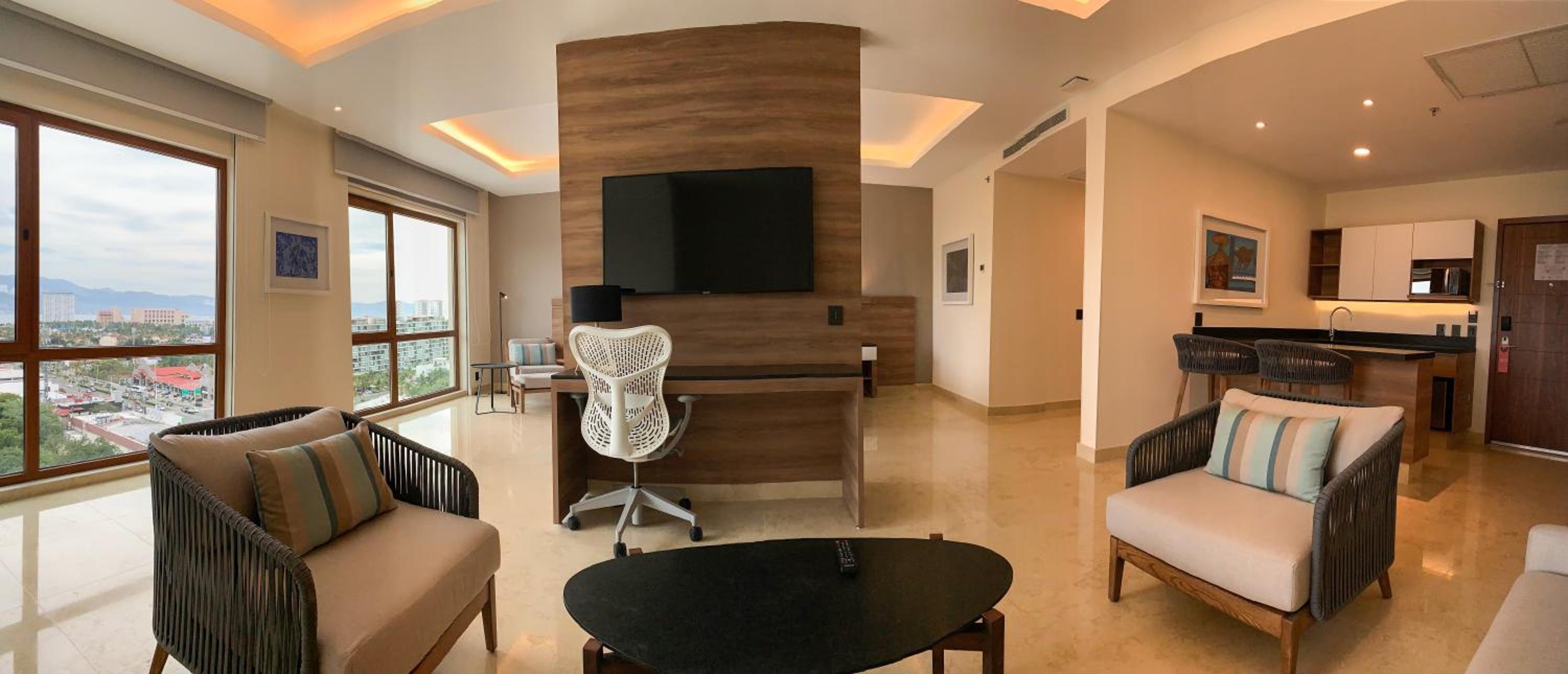 Suite - Non-Smoking - Photo 5