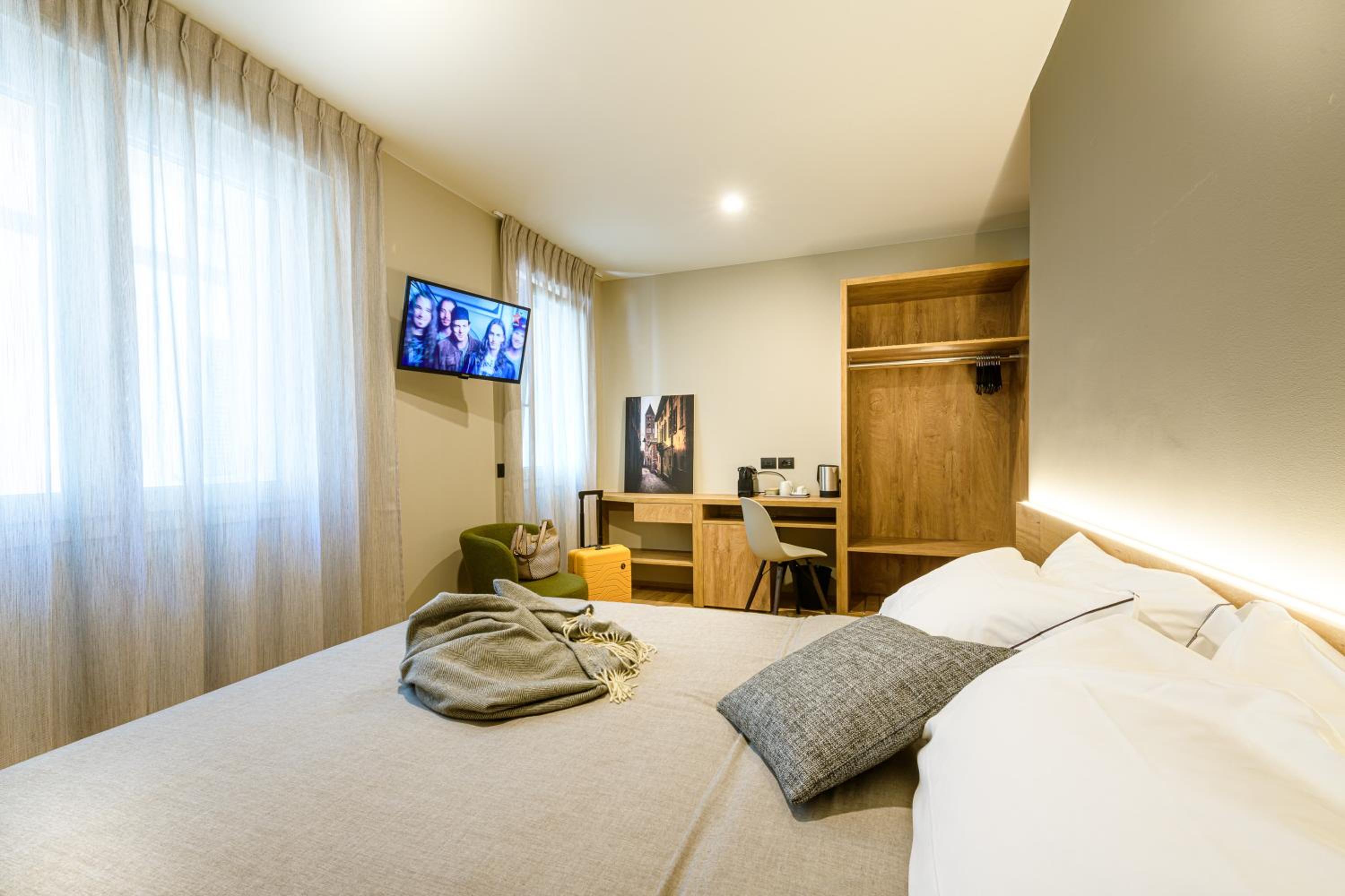 Deluxe Room - Photo 1