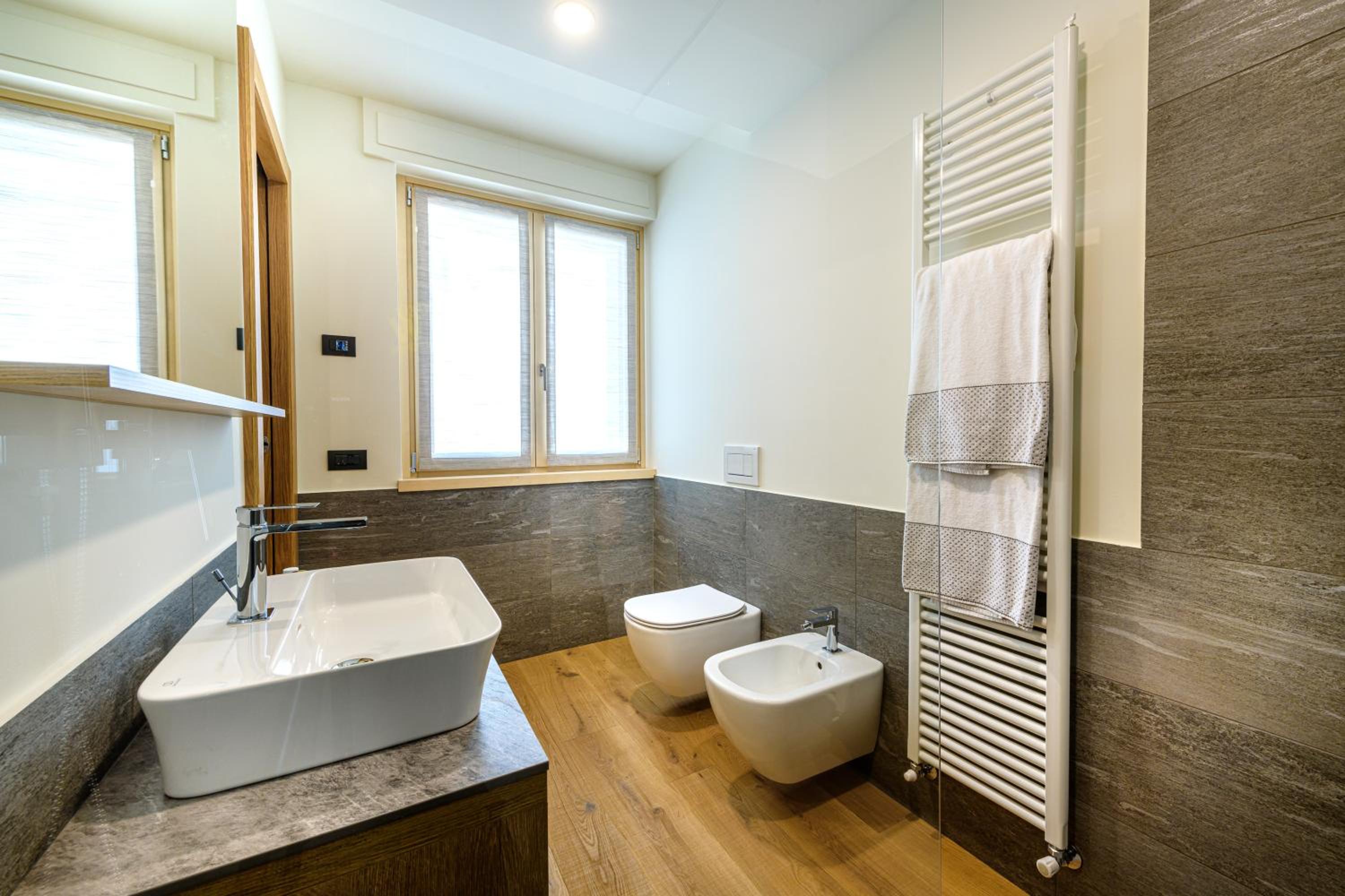 Deluxe Double Room with Shower - Photo 3