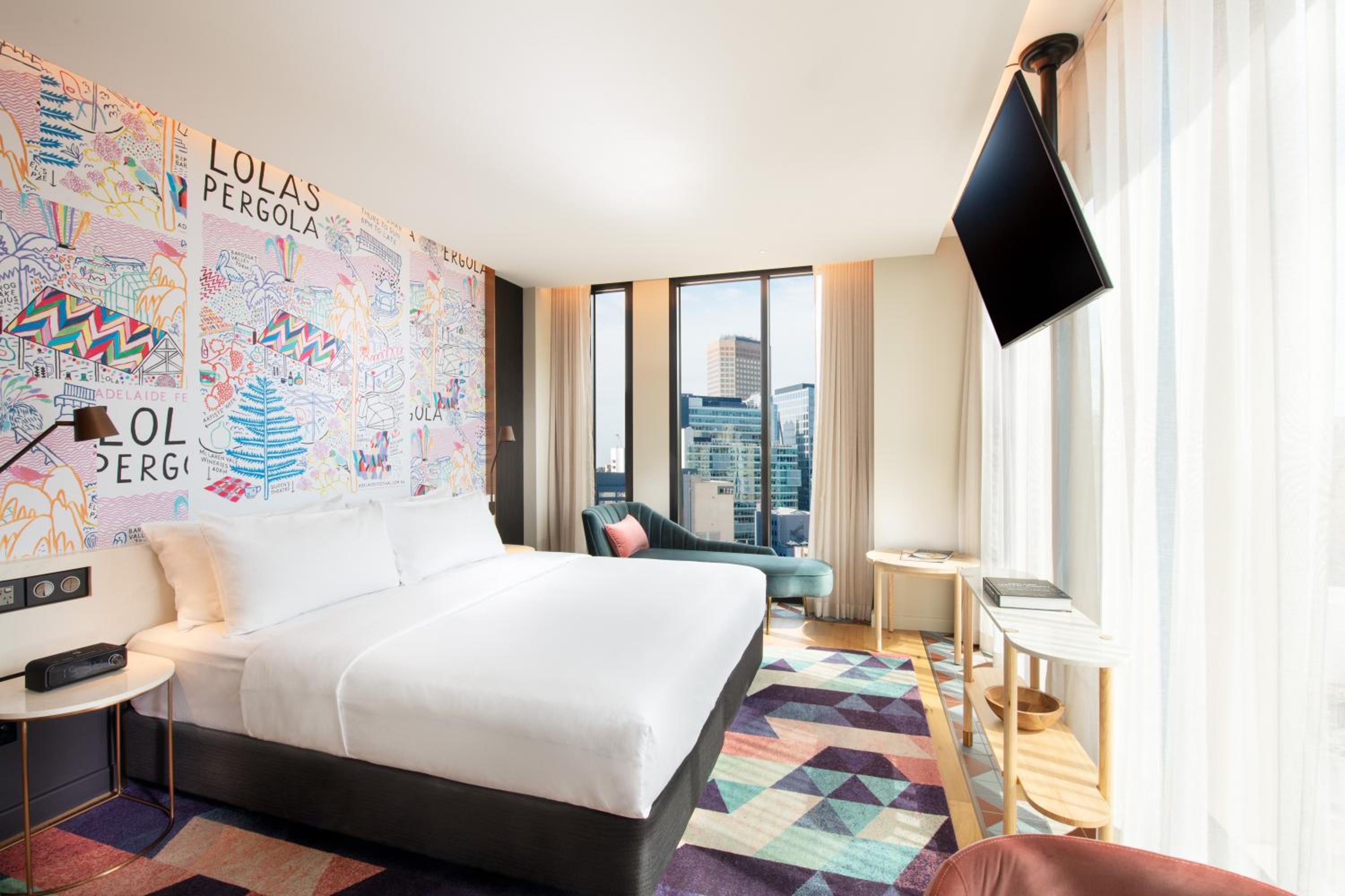 Premium Corner King Room - Photo 3