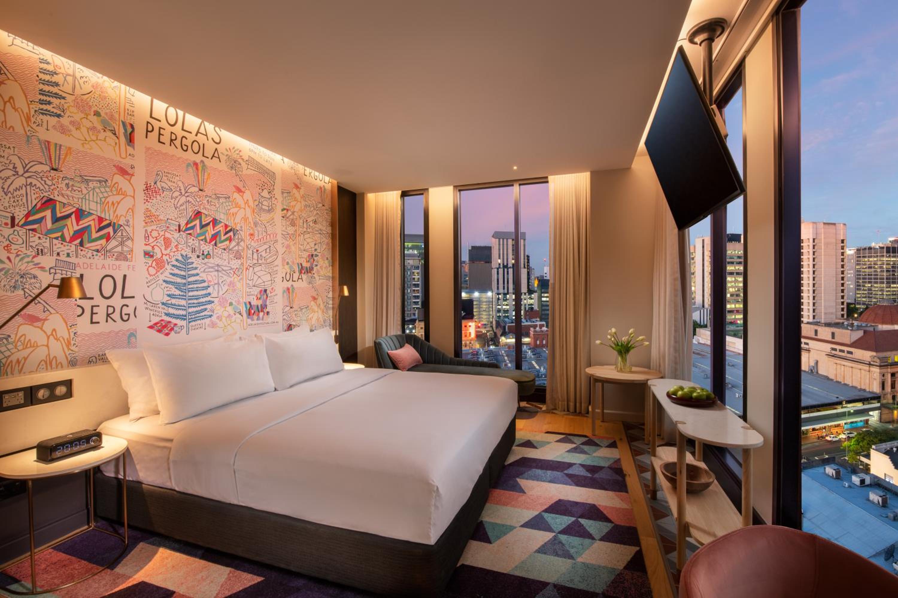 Premium Corner King Room - Photo 7