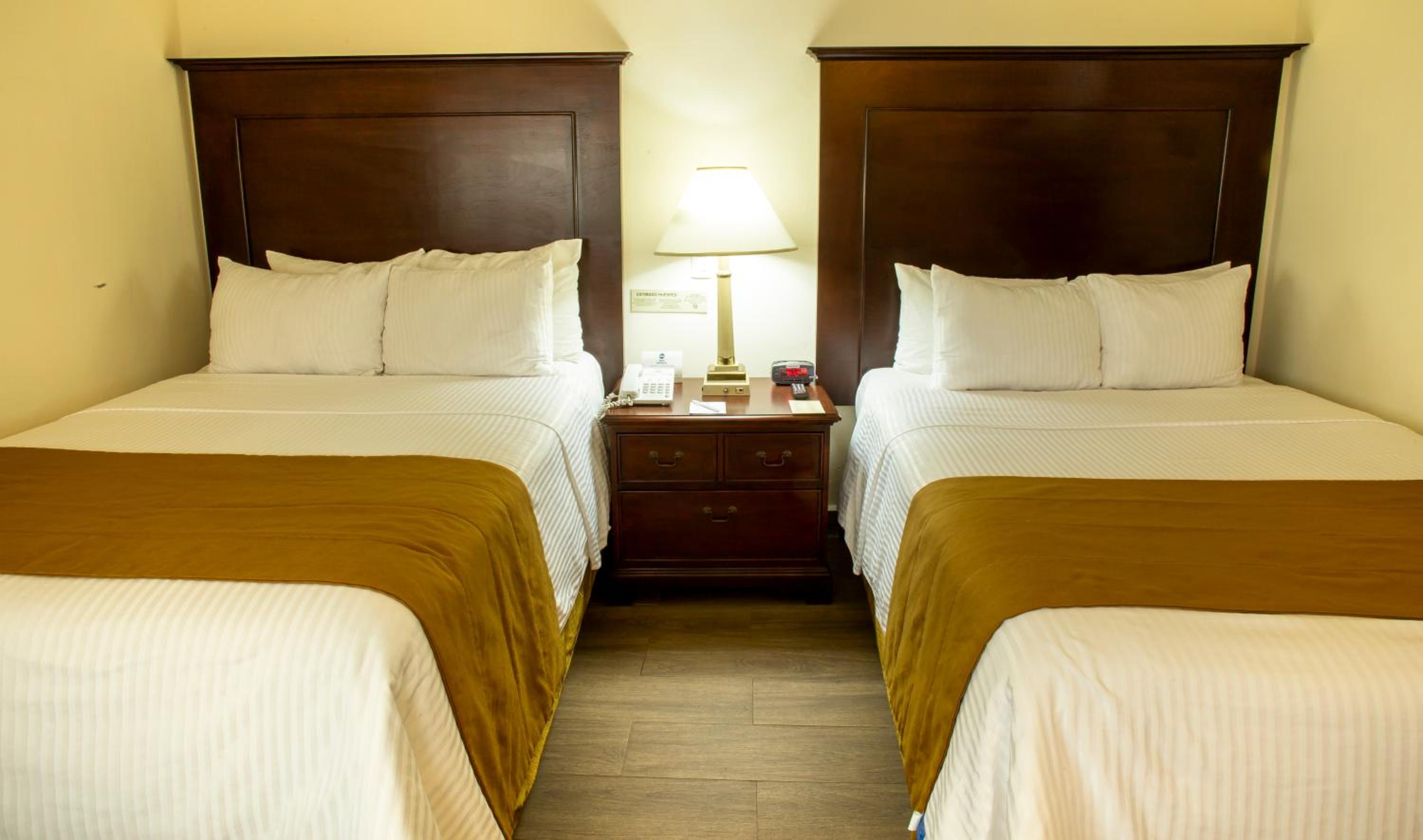 Double Room with Two Double Beds - Non-Smoking - Photo 3