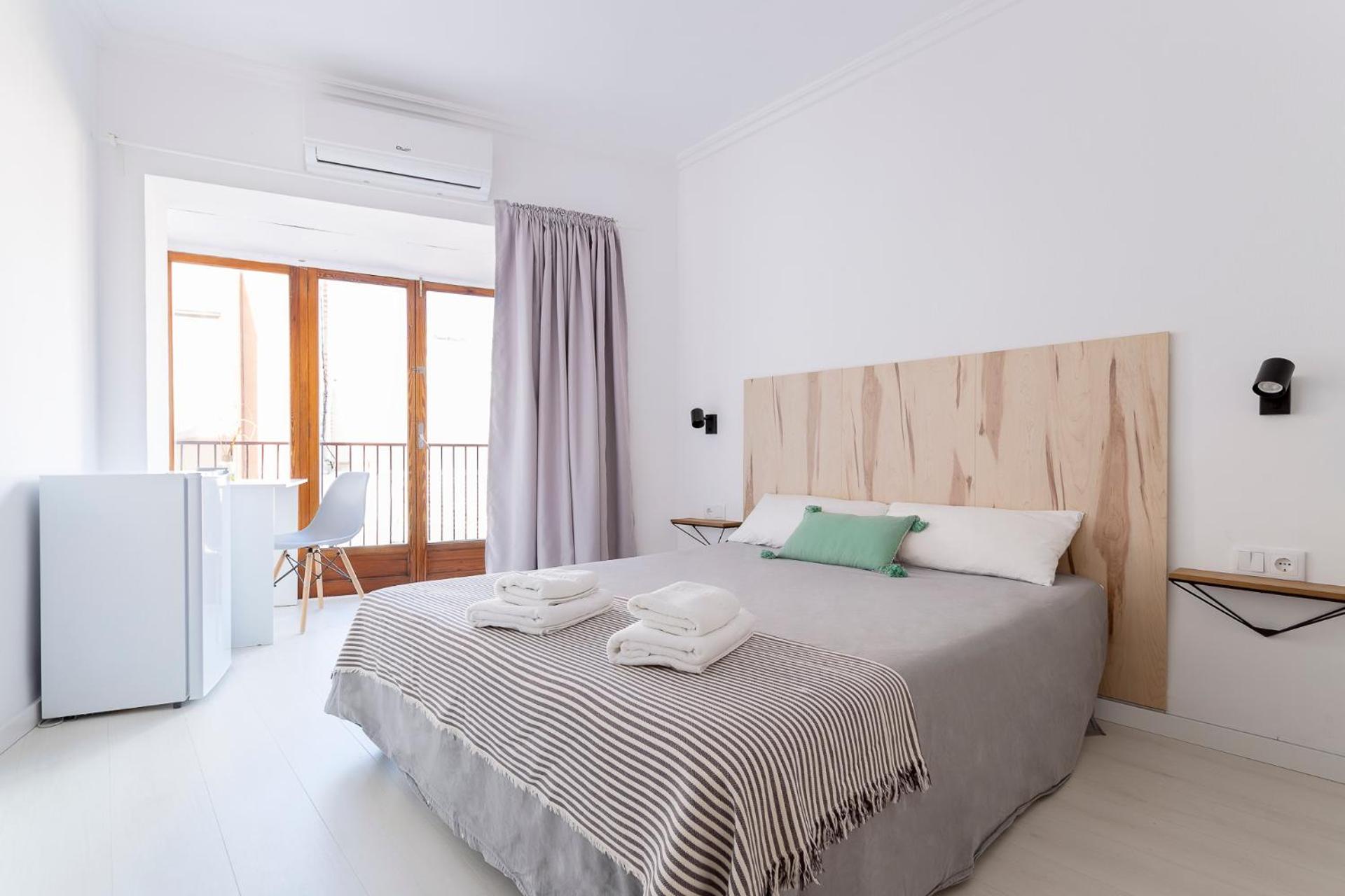 Double Room with Private External Bathroom - Photo 1