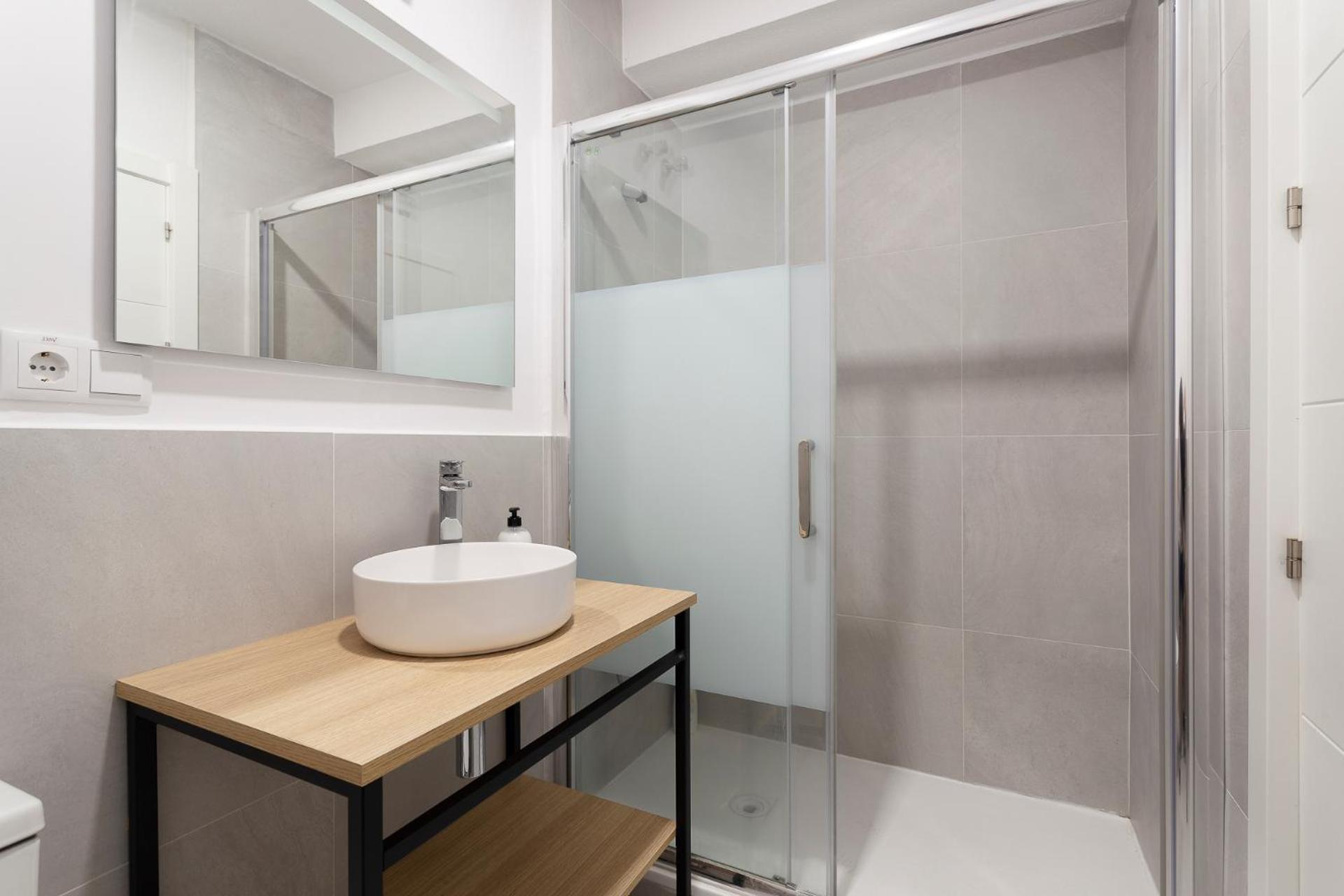 Double Room with Private External Bathroom - Photo 4