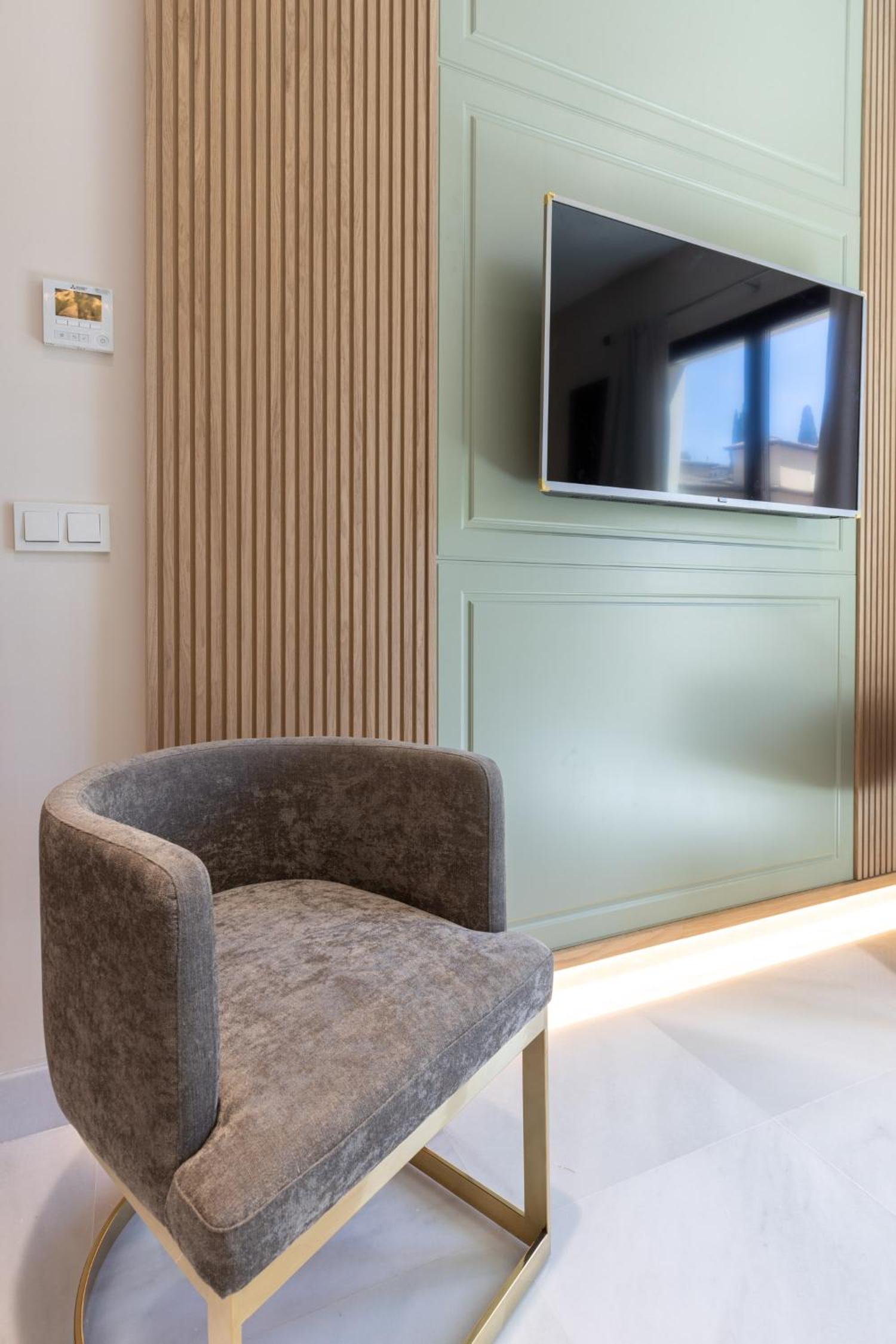 Two-Bedroom Apartment with View - Photo 13