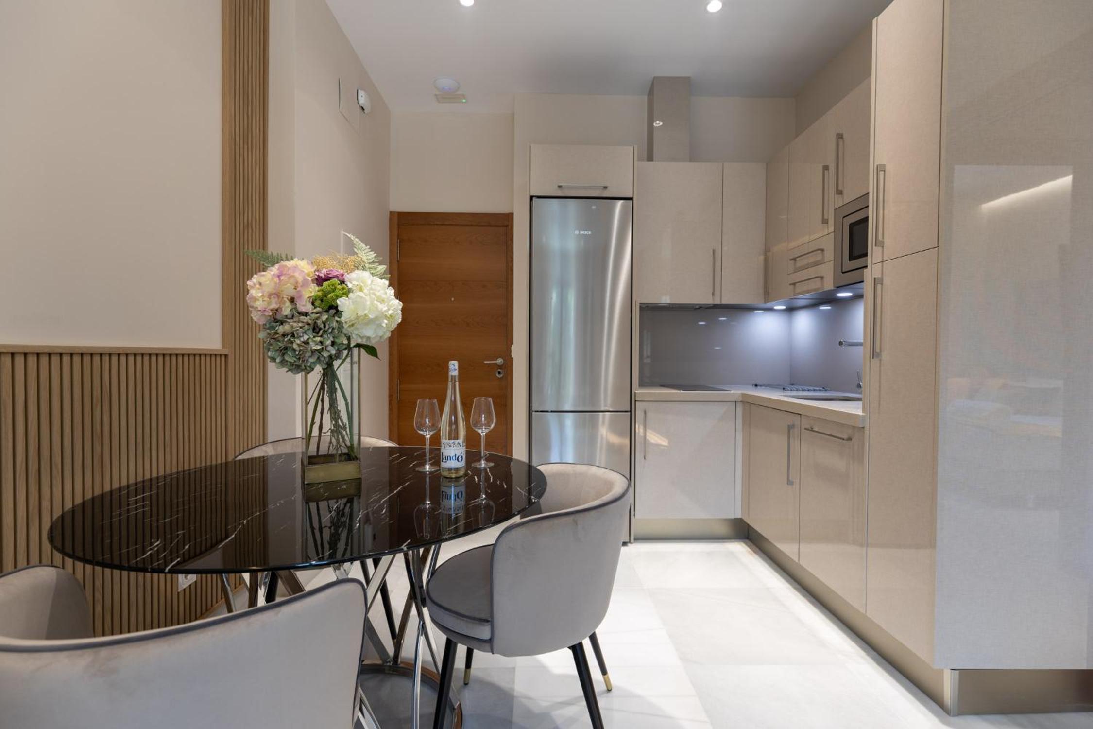 Two-Bedroom Apartment with View - Photo 27