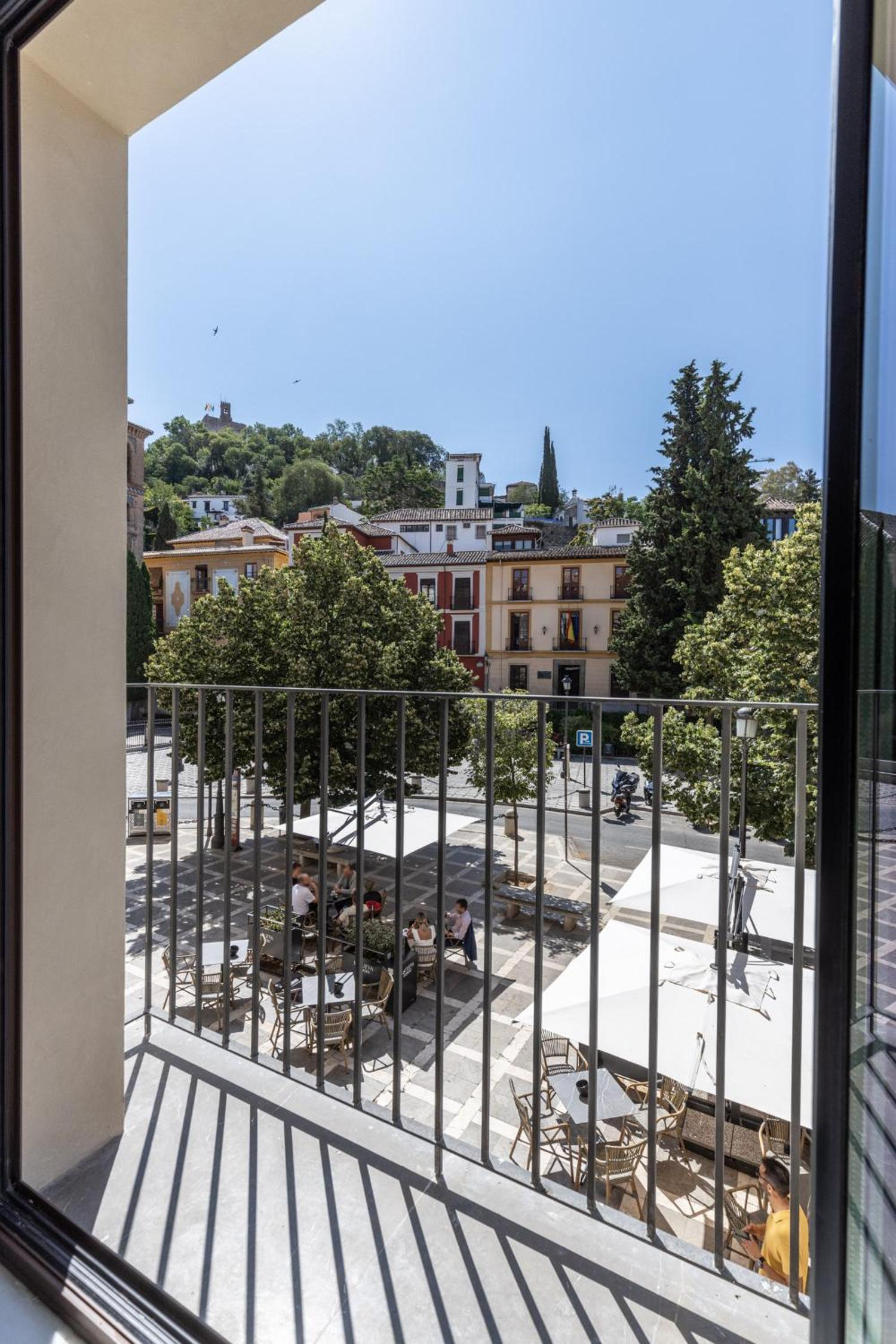 Two-Bedroom Apartment with View - Photo 16