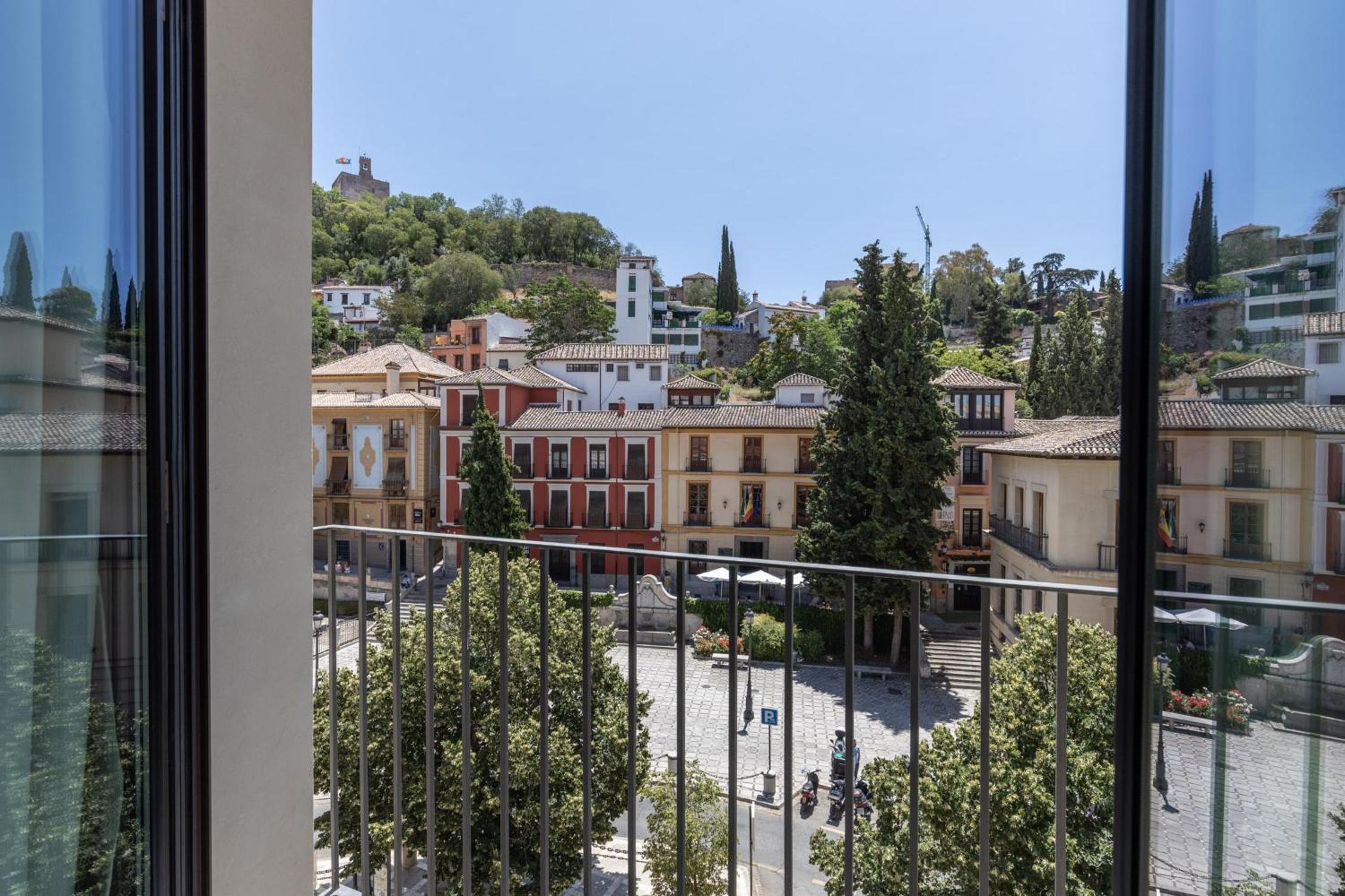 Two-Bedroom Apartment with View - Photo 29