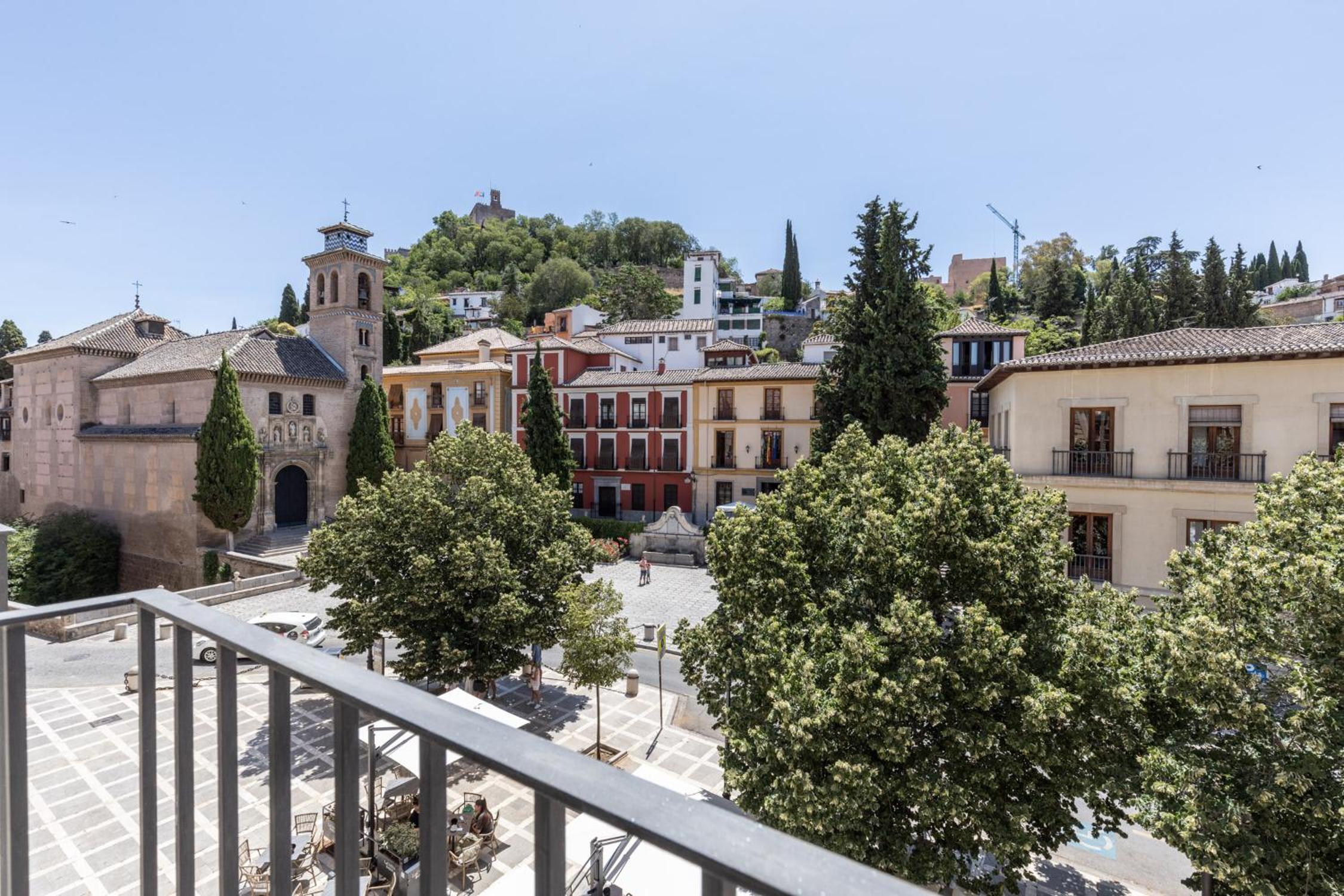 Two-Bedroom Apartment with View - Photo 23