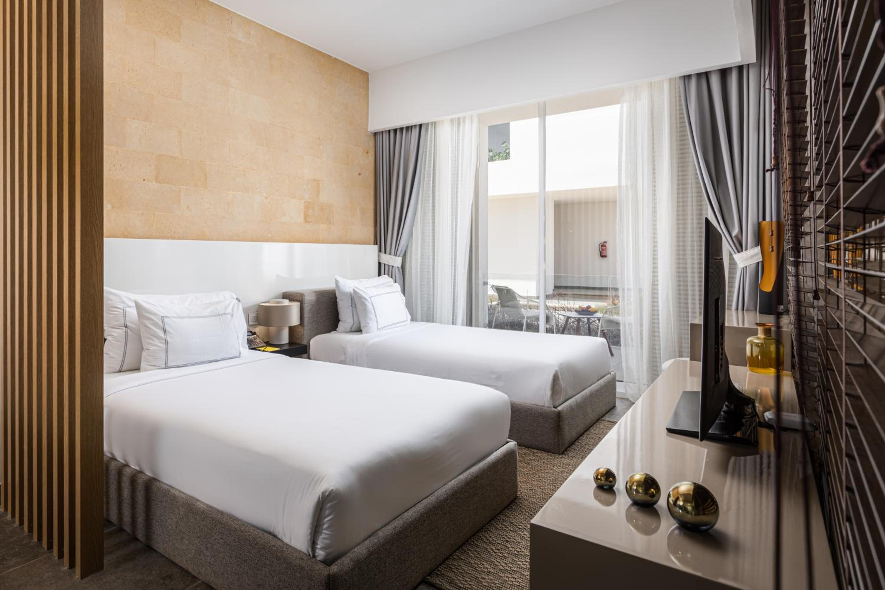 Deluxe Standard Room – Twin Bed - Photo 2