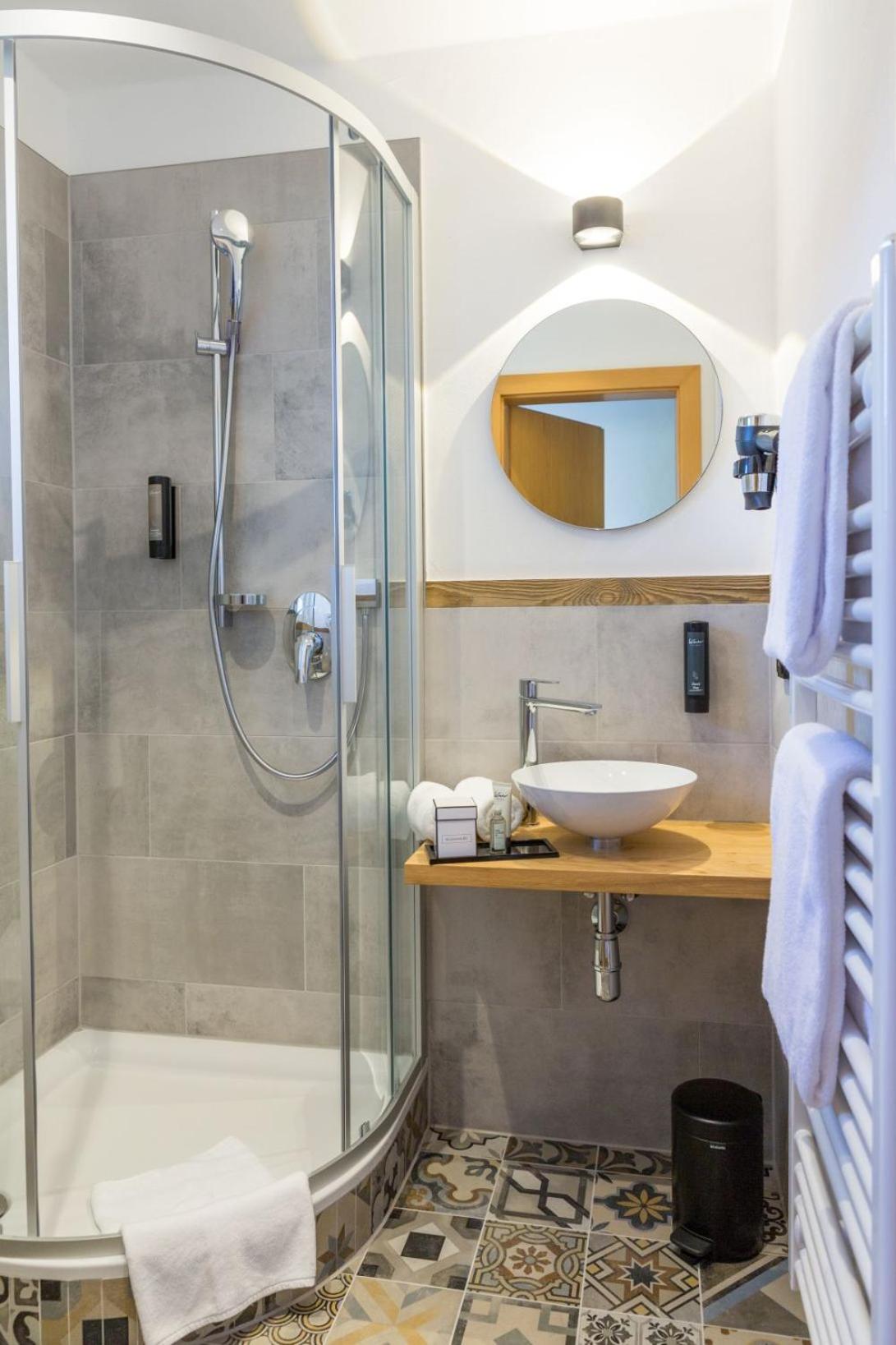 Deluxe Double Room with Balcony - Photo 3