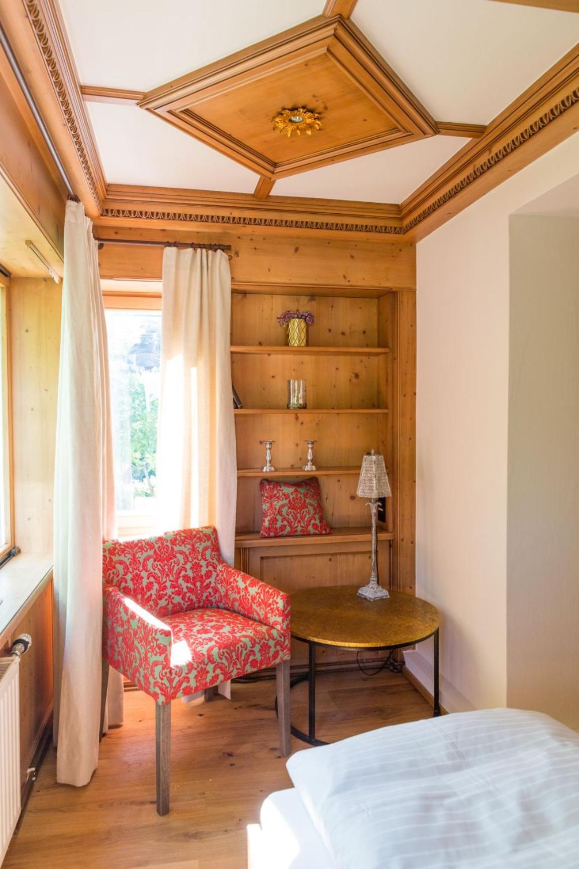 Deluxe Double Room with Balcony - Photo 10