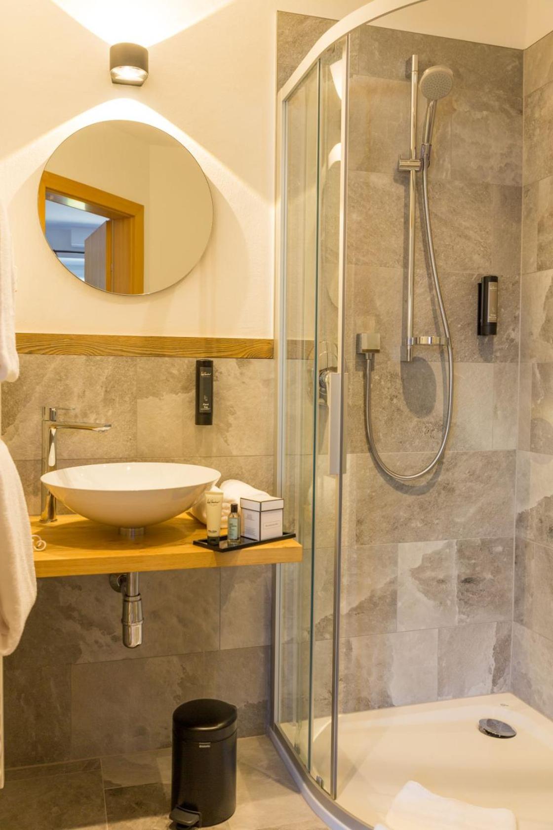 Double Room with Balcony - Photo 7