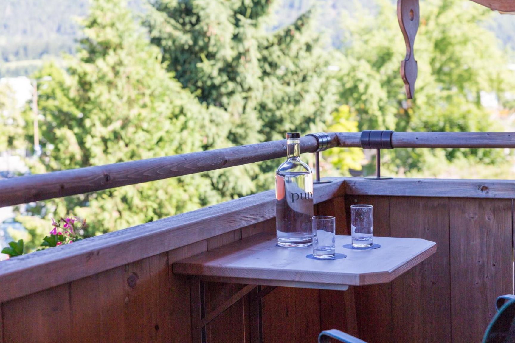 Deluxe Double Room with Balcony - Photo 13