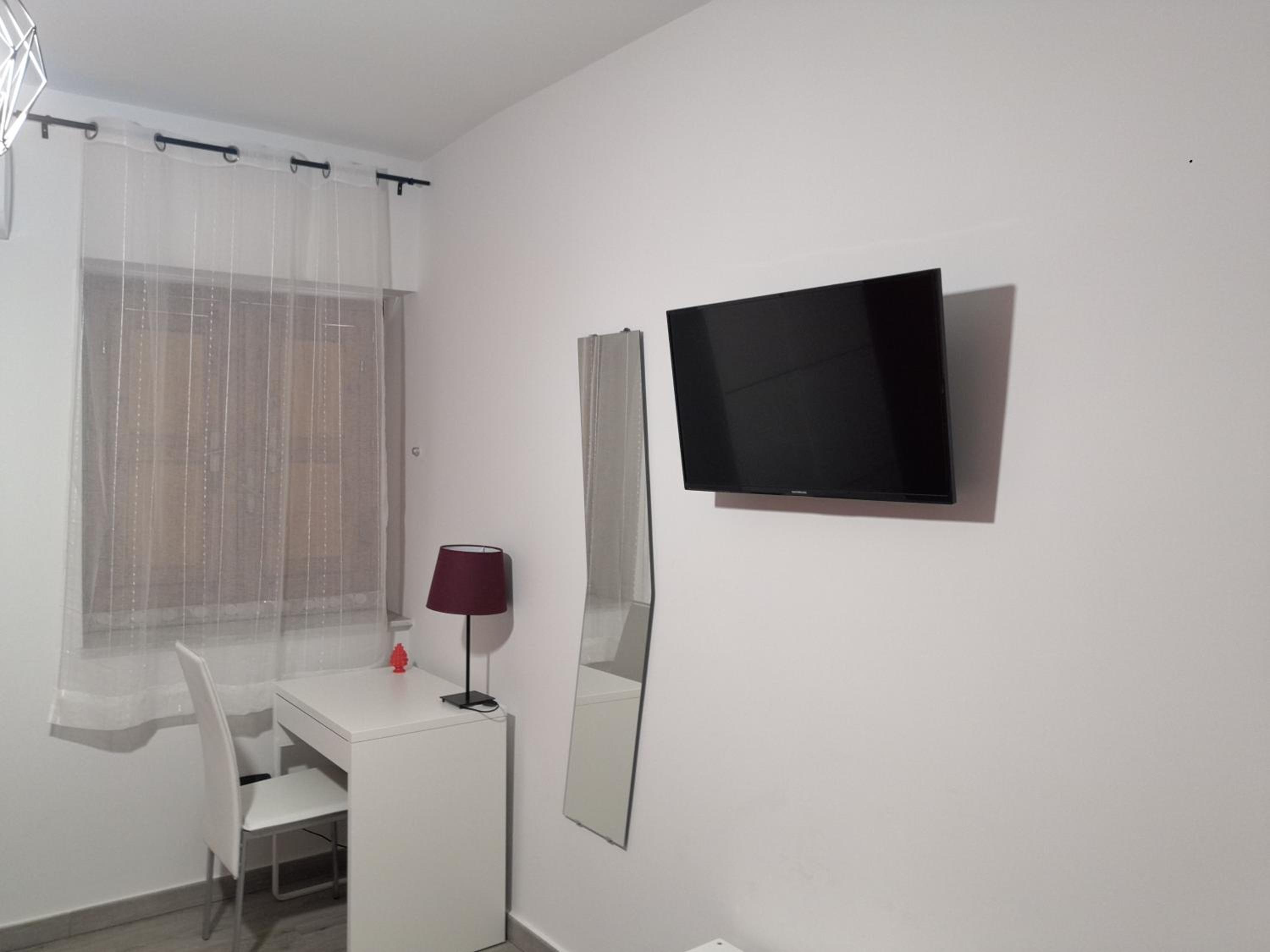 Deluxe Double Room - Photo 21