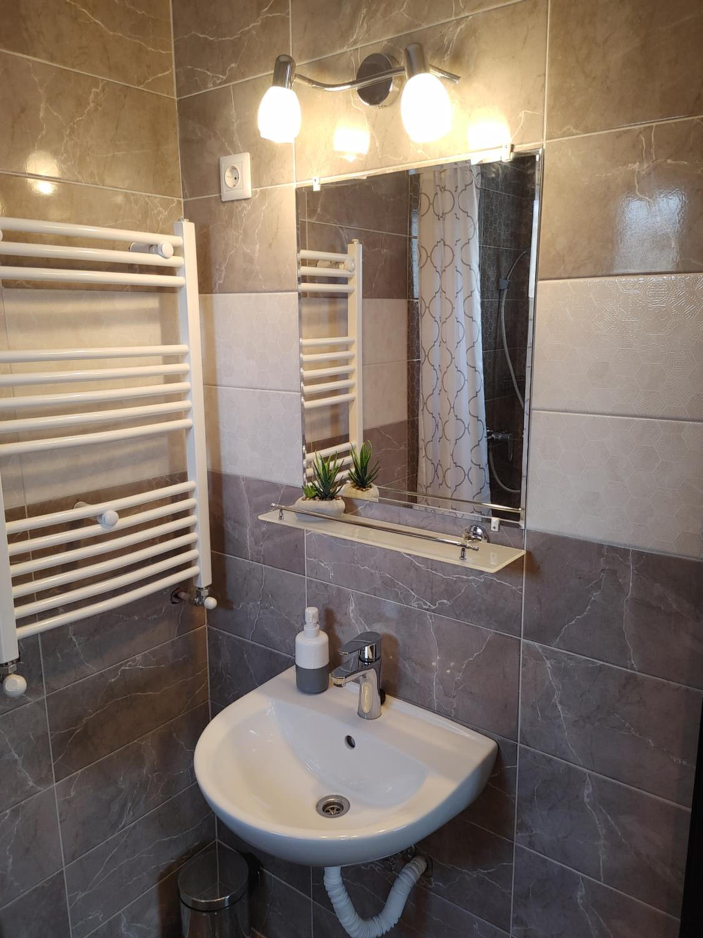 Double or Twin Room with Private Bathroom photo 2