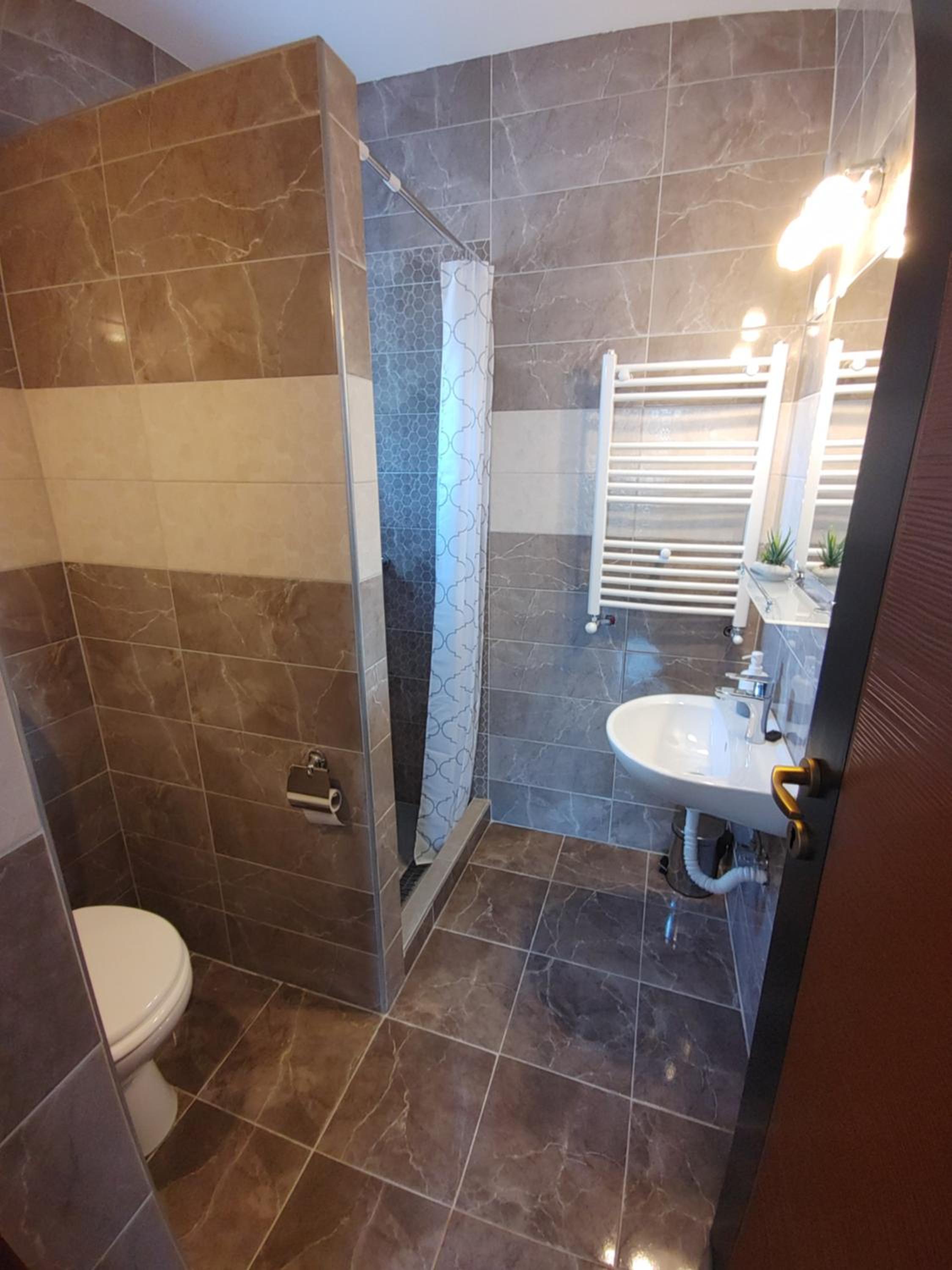Double or Twin Room with Private Bathroom photo 3