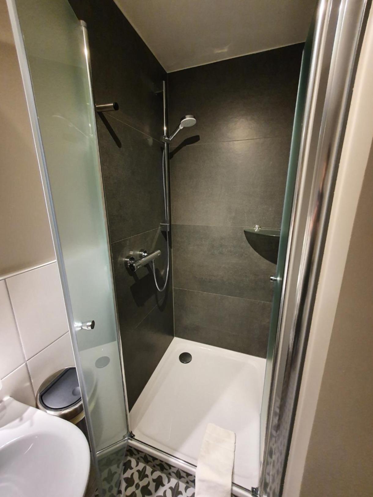 Single Room with Private Bathroom photo 3