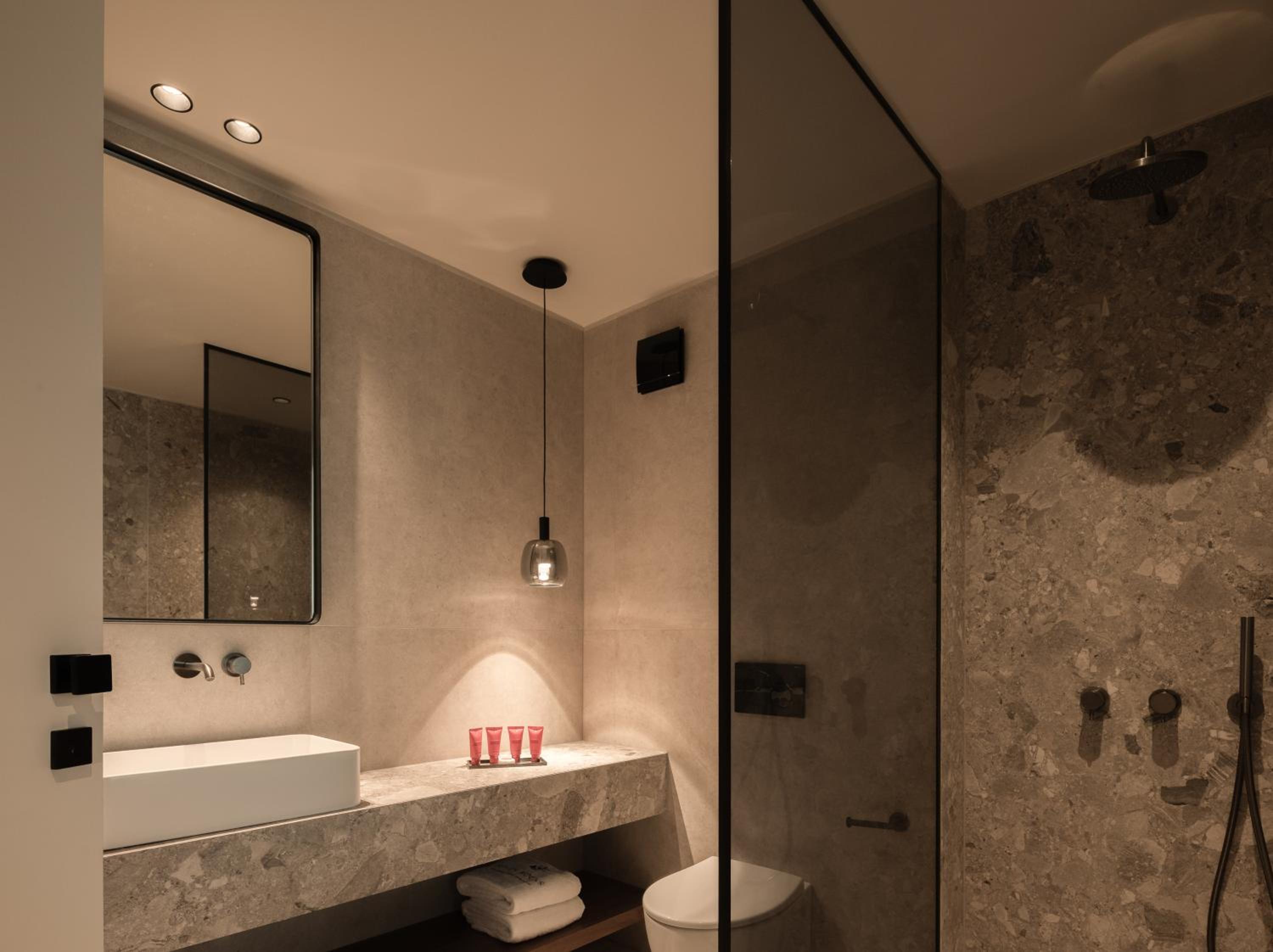 Signature Suite with Private Pool - Photo 9