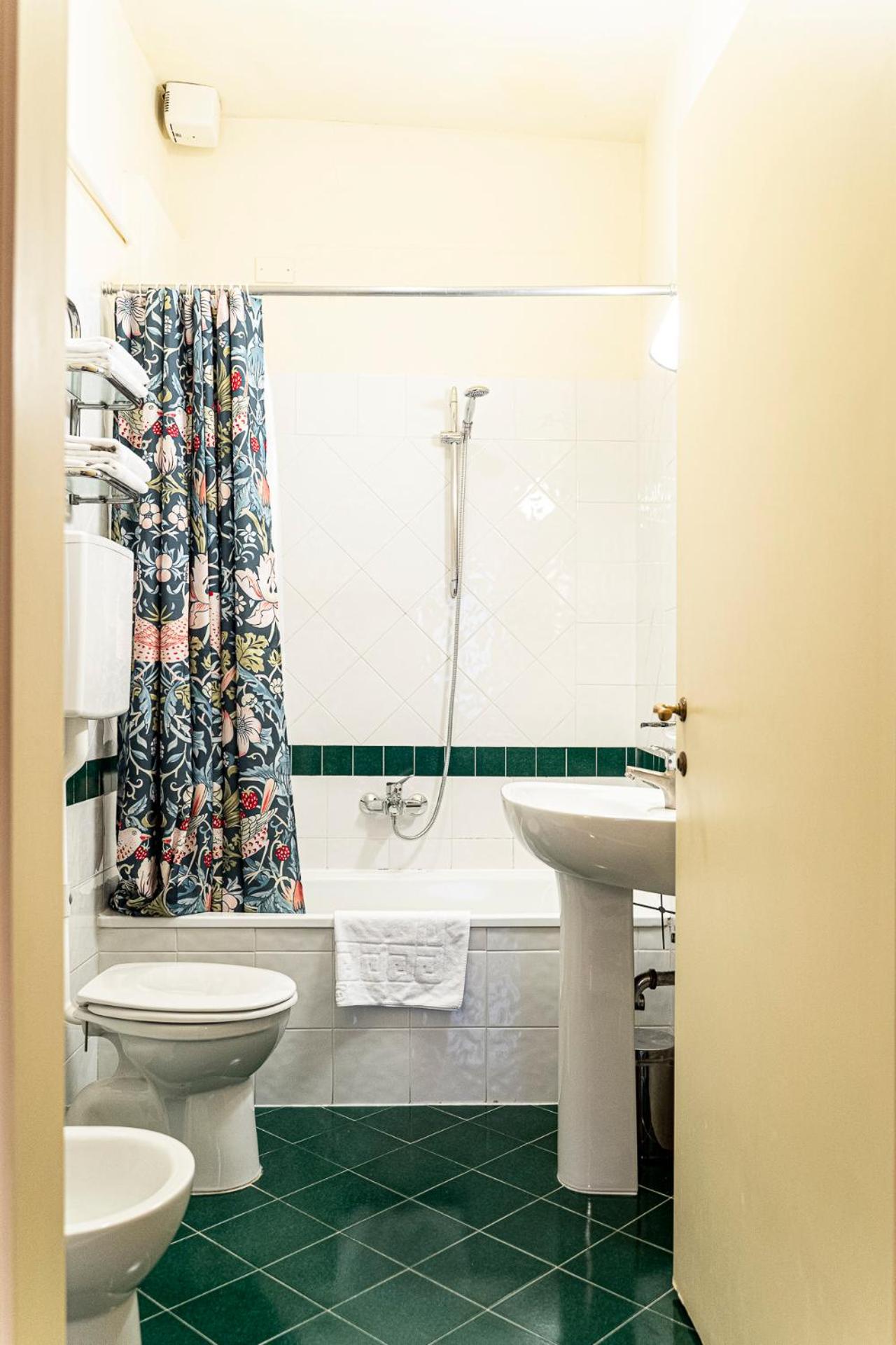 Deluxe Triple Room photo 2